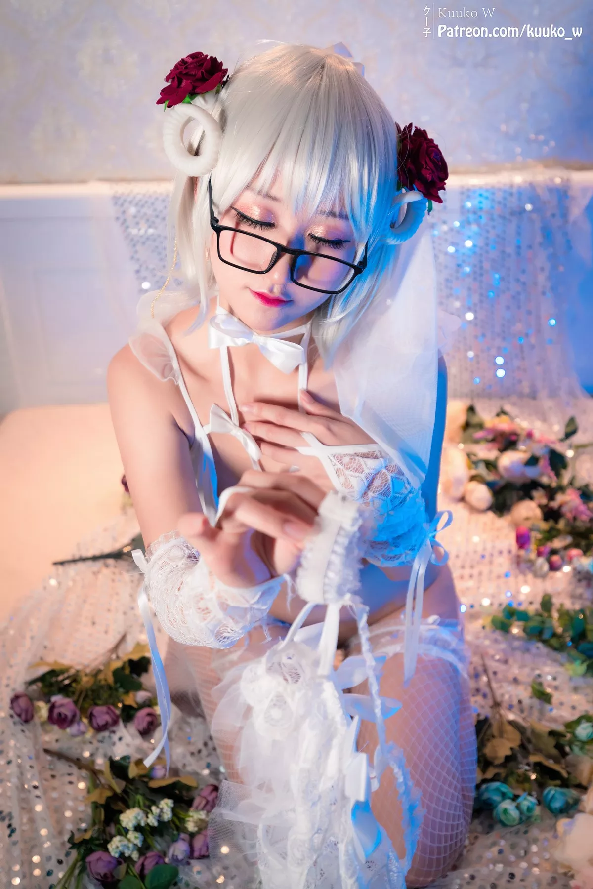 尤物Cosplay 妩媚私房 KuukoW 子 Shiro Akuma