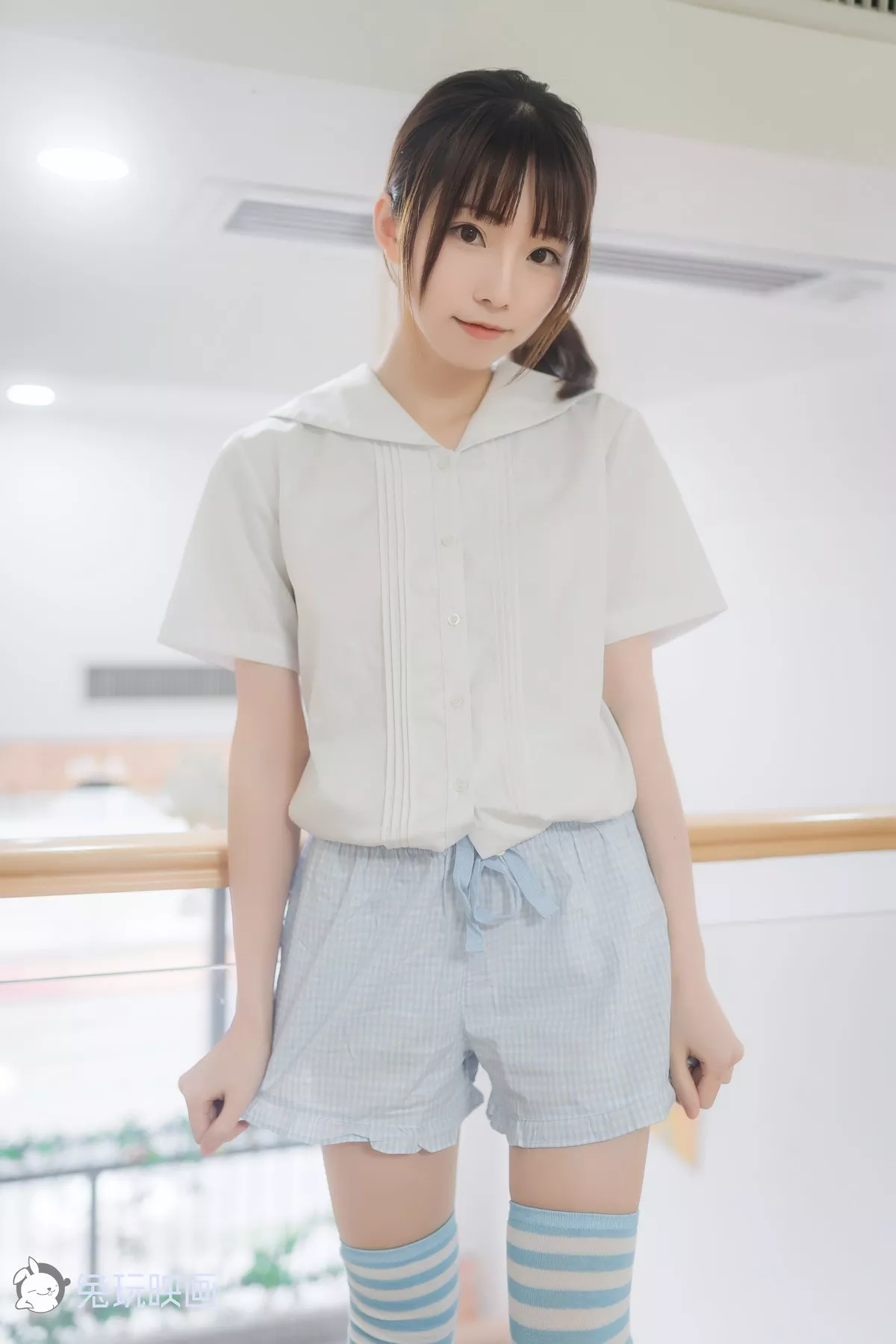 尤物Cosplay 魅魔密拍 兔玩映画 蓝白条纹袜