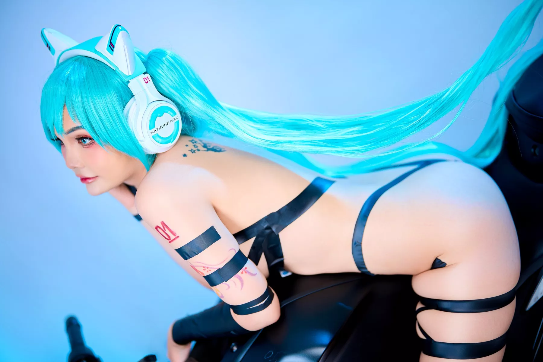 尤物Cosplay 魅魔私拍 JoyceLin Miku Black Tape