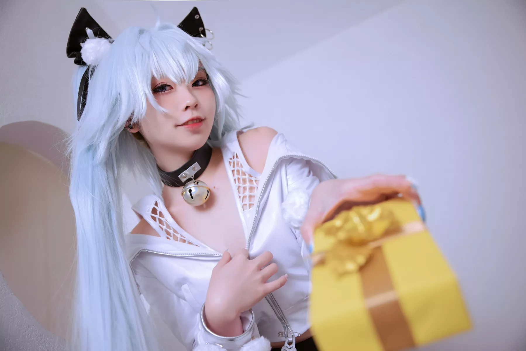女神Cosplay 迷人私摄 G44不会受伤 芙洛伦白情