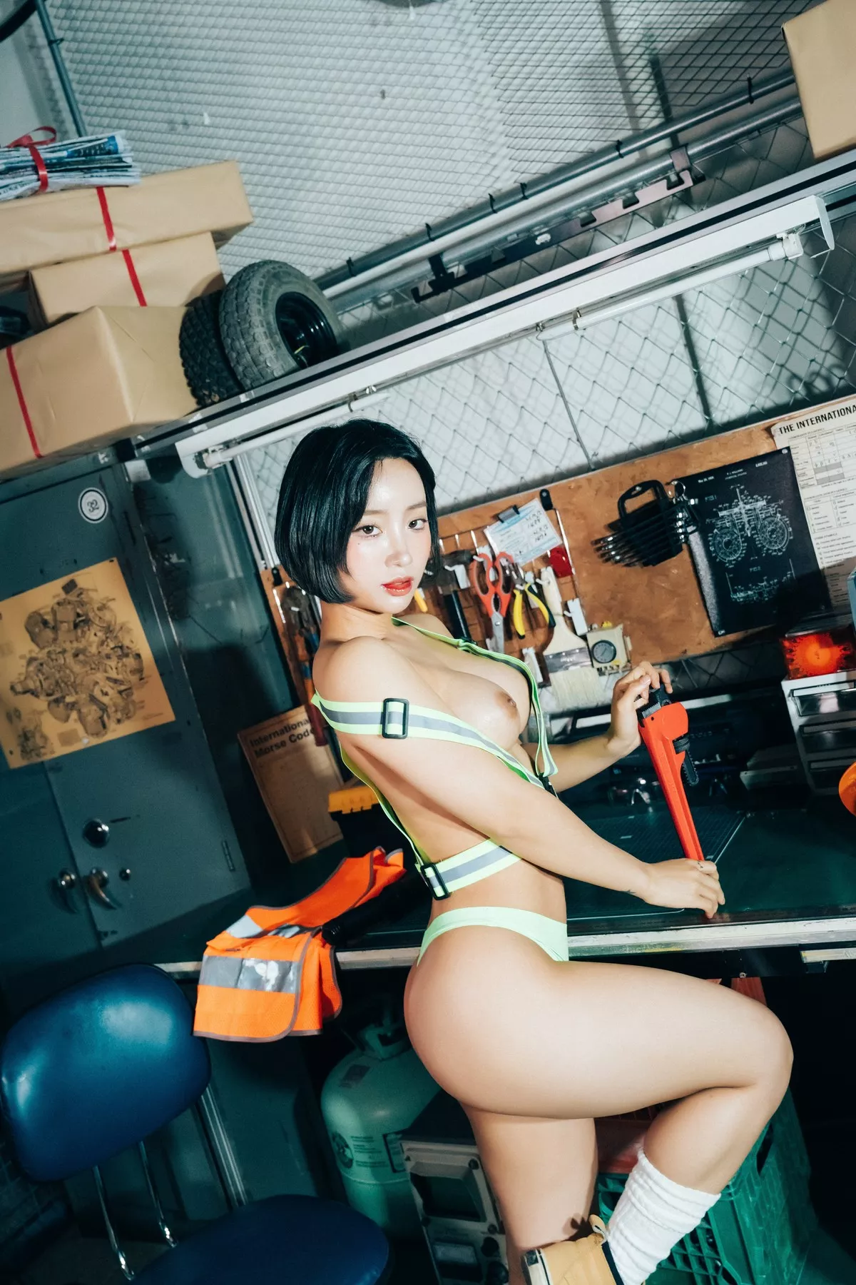 Booty Queen【Loozy 淫惰女孩 高丽美女艺术图 】 高丽美女艺术图 Naked Worker 全集修正