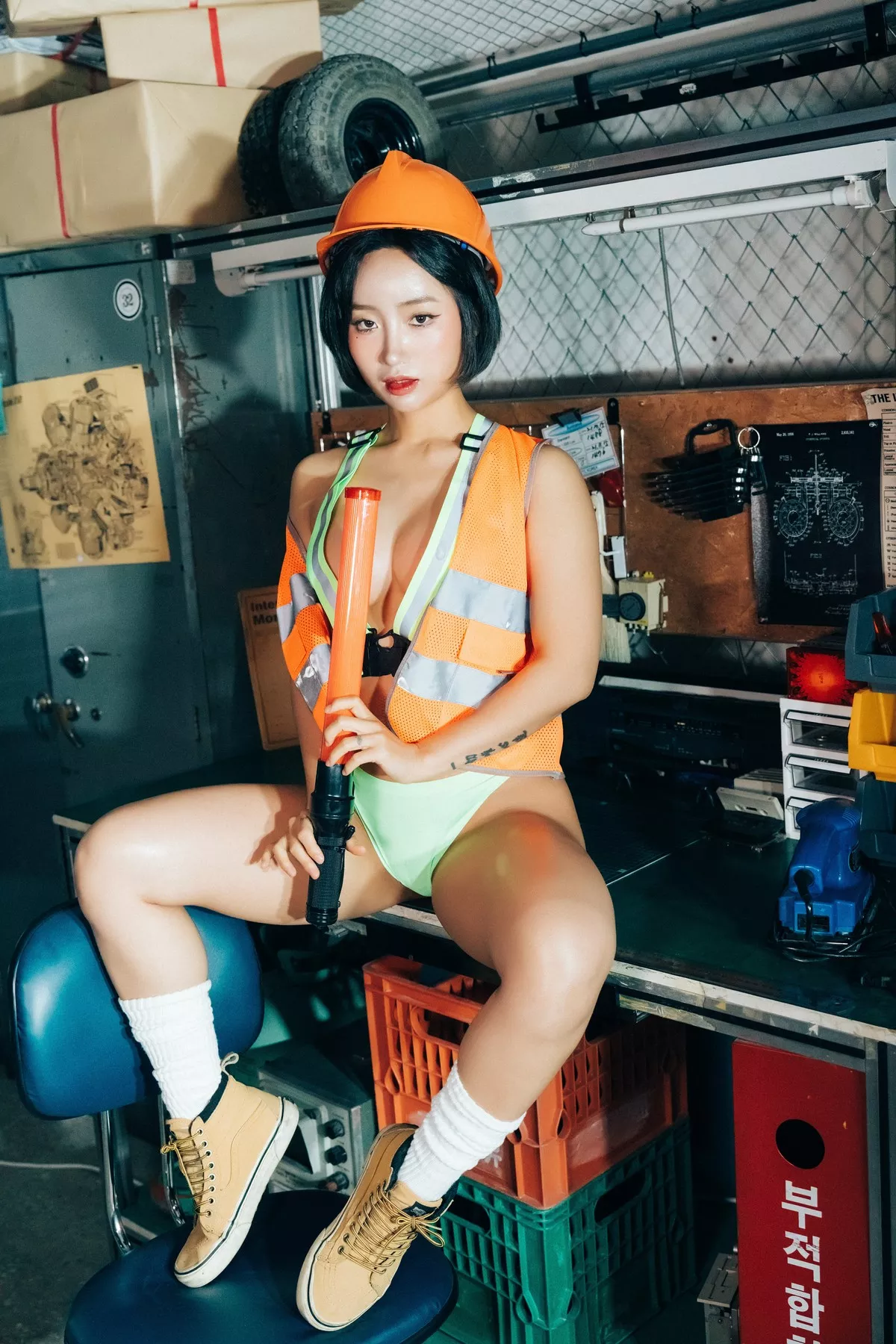 Booty Queen【Loozy 淫惰女孩 高丽美女艺术图 】 高丽美女艺术图 Naked Worker 全集修正