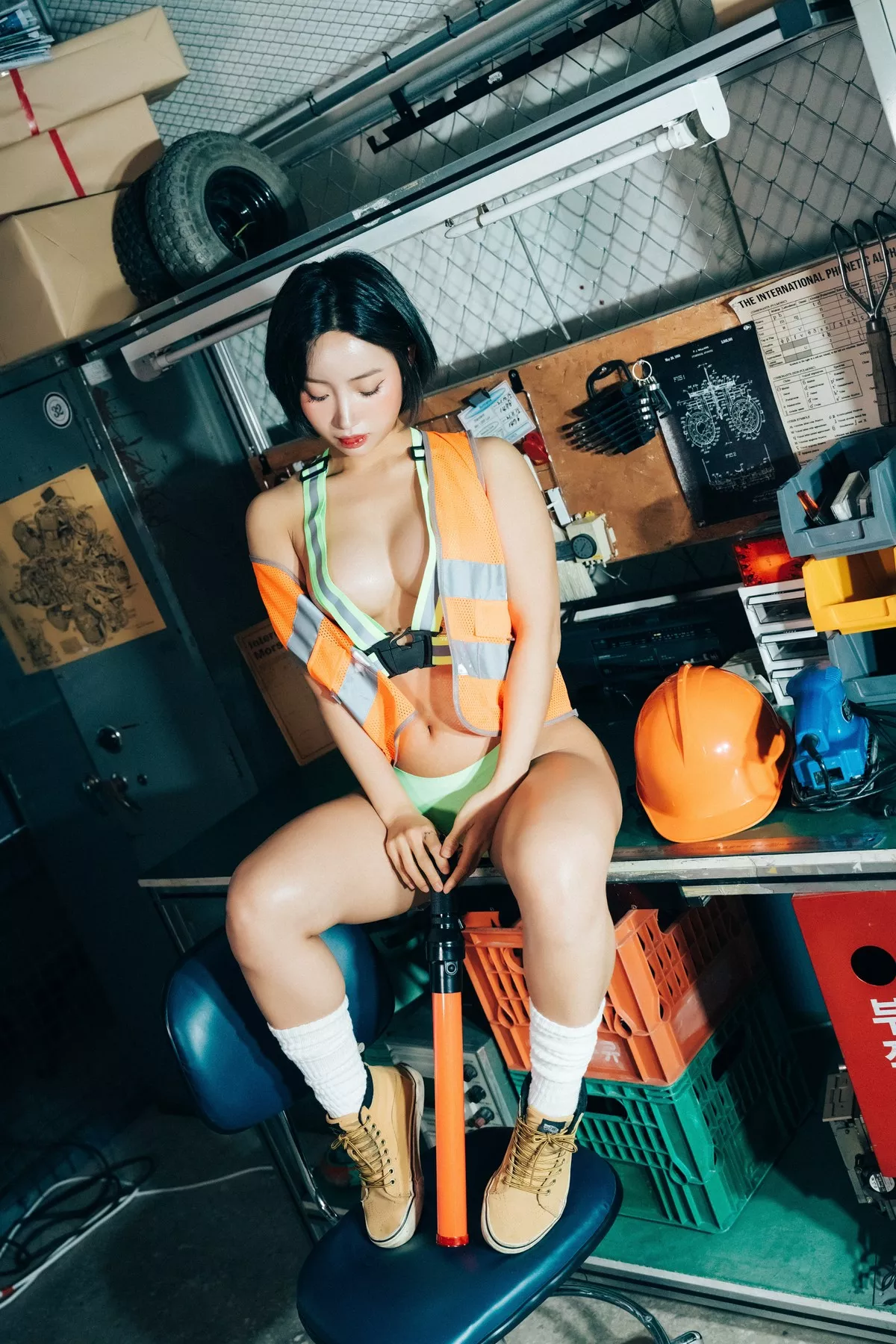 Booty Queen【Loozy 淫惰女孩 高丽美女艺术图 】 高丽美女艺术图 Naked Worker 全集修正