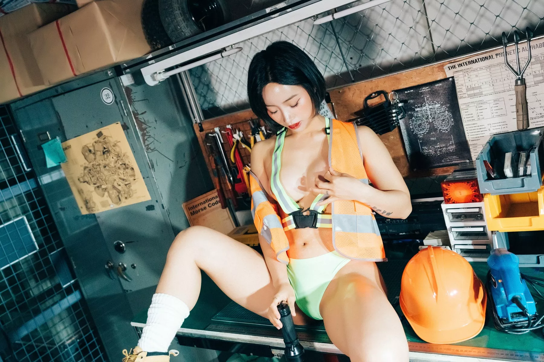 Booty Queen【Loozy 淫惰女孩 高丽美女艺术图 】 高丽美女艺术图 Naked Worker 全集修正