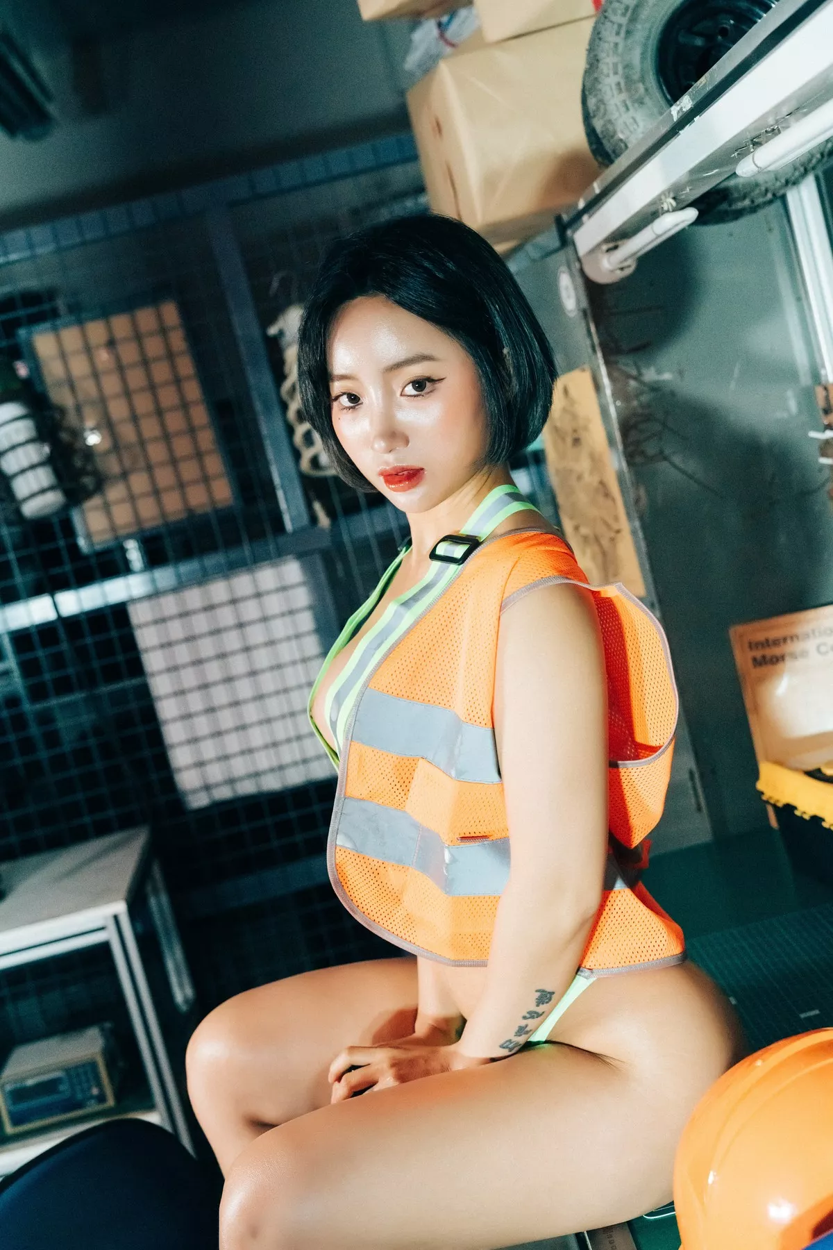 Booty Queen【Loozy 淫惰女孩 高丽美女艺术图 】 高丽美女艺术图 Naked Worker 全集修正