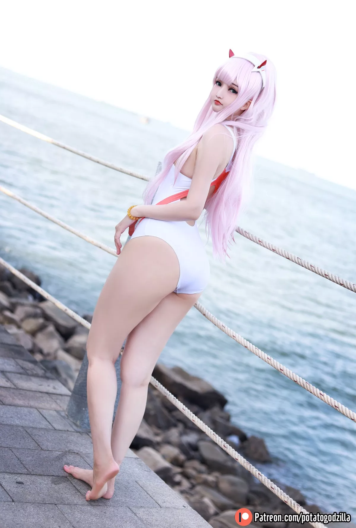 女神Cosplay 妩媚密拍 Potato Godzilla Zero Two 泳装