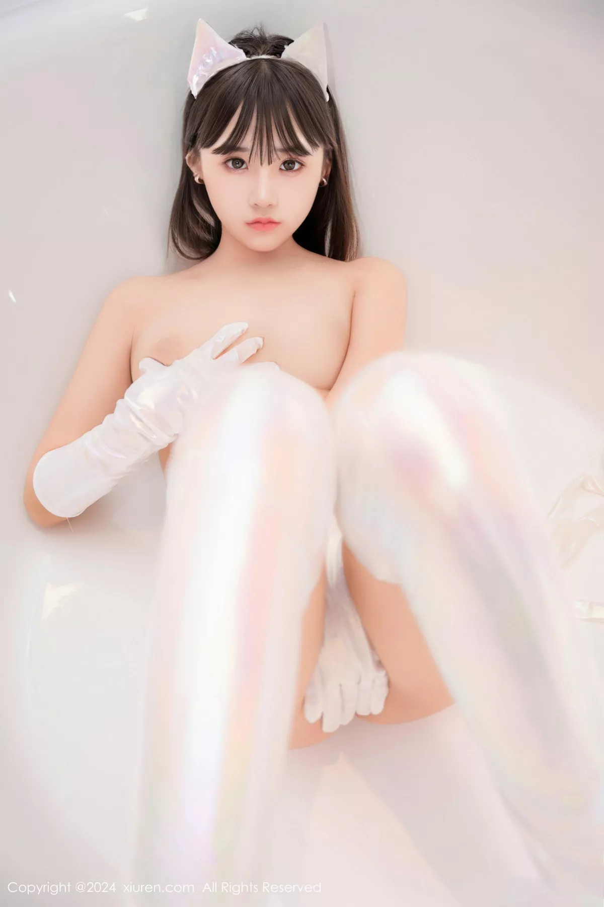 【秀人XiuRen网XiuRen】 No.8840 艳模徐若兮 卫生间场景 白色 高叉连体衣 白色丝袜袜 秀轻柔体态 迷惑艺术图重组