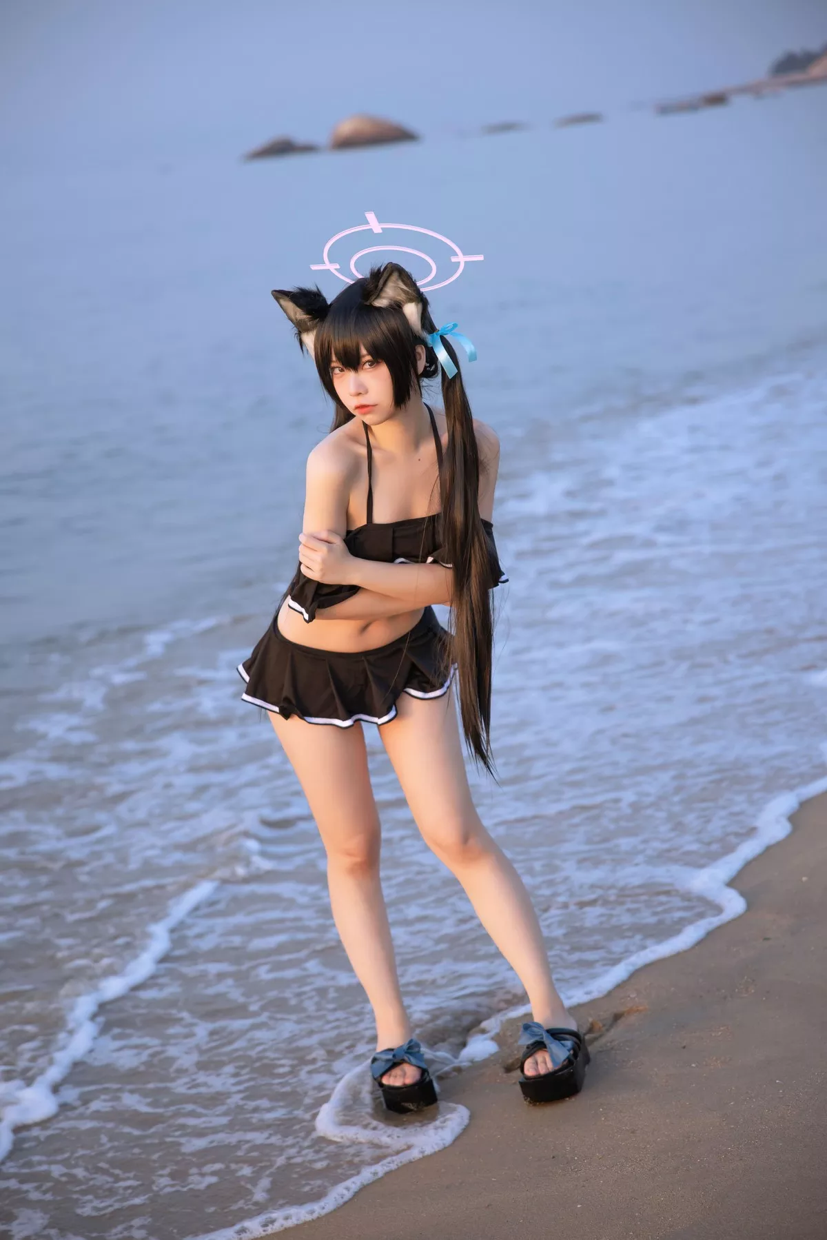佳人Cosplay G44不会受伤 碧蓝档案 黑见芹香 海边泳衣