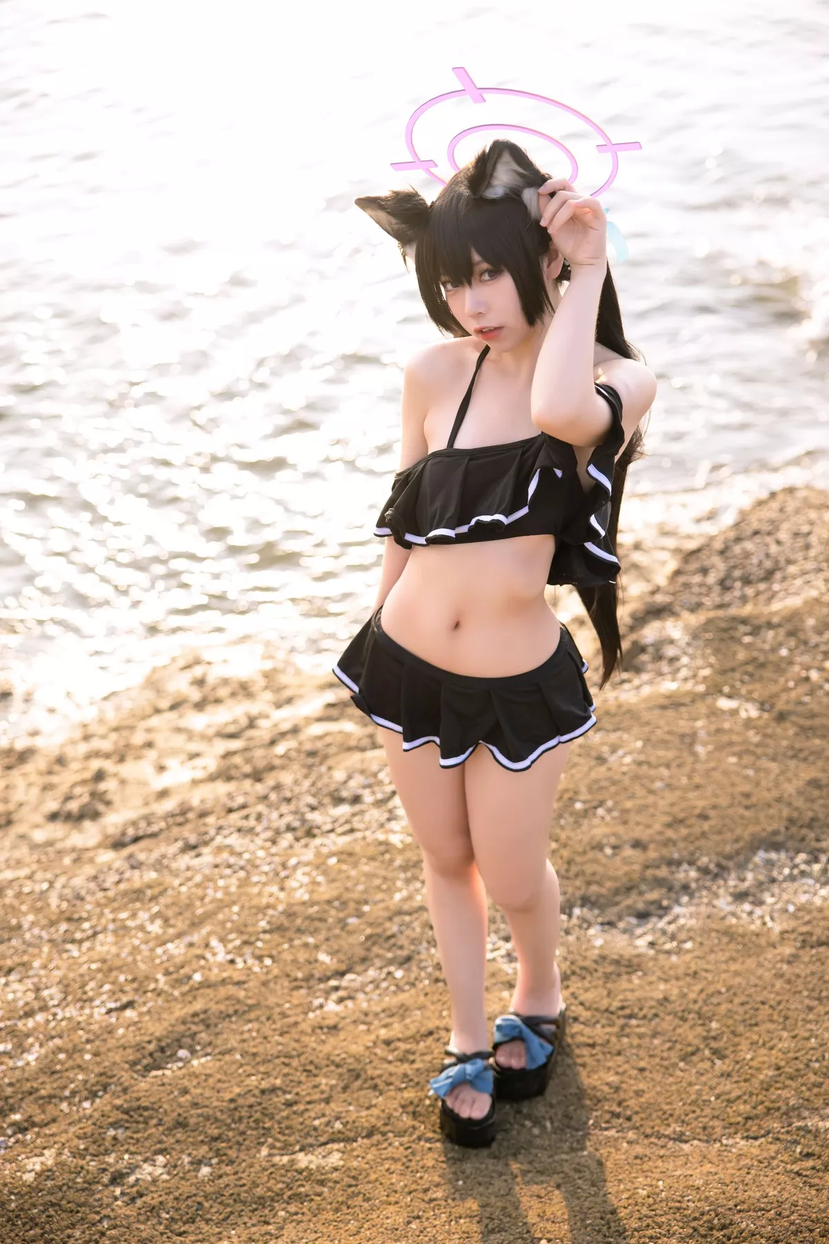 佳人Cosplay G44不会受伤 碧蓝档案 黑见芹香 海边泳衣