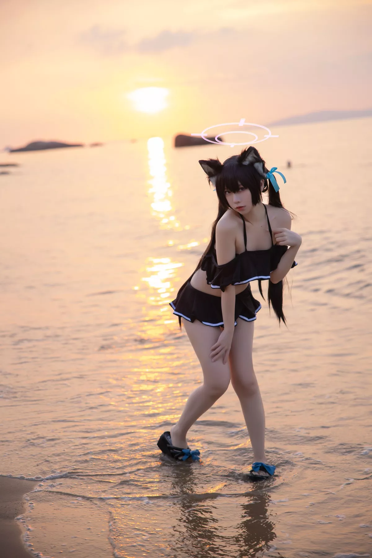 佳人Cosplay G44不会受伤 碧蓝档案 黑见芹香 海边泳衣