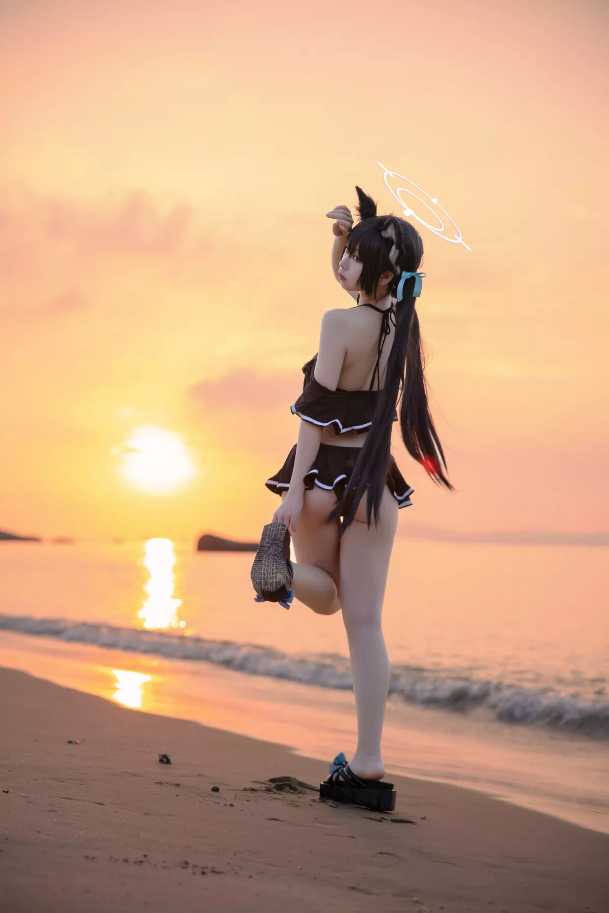 佳人Cosplay G44不会受伤 碧蓝档案 黑见芹香 海边泳衣