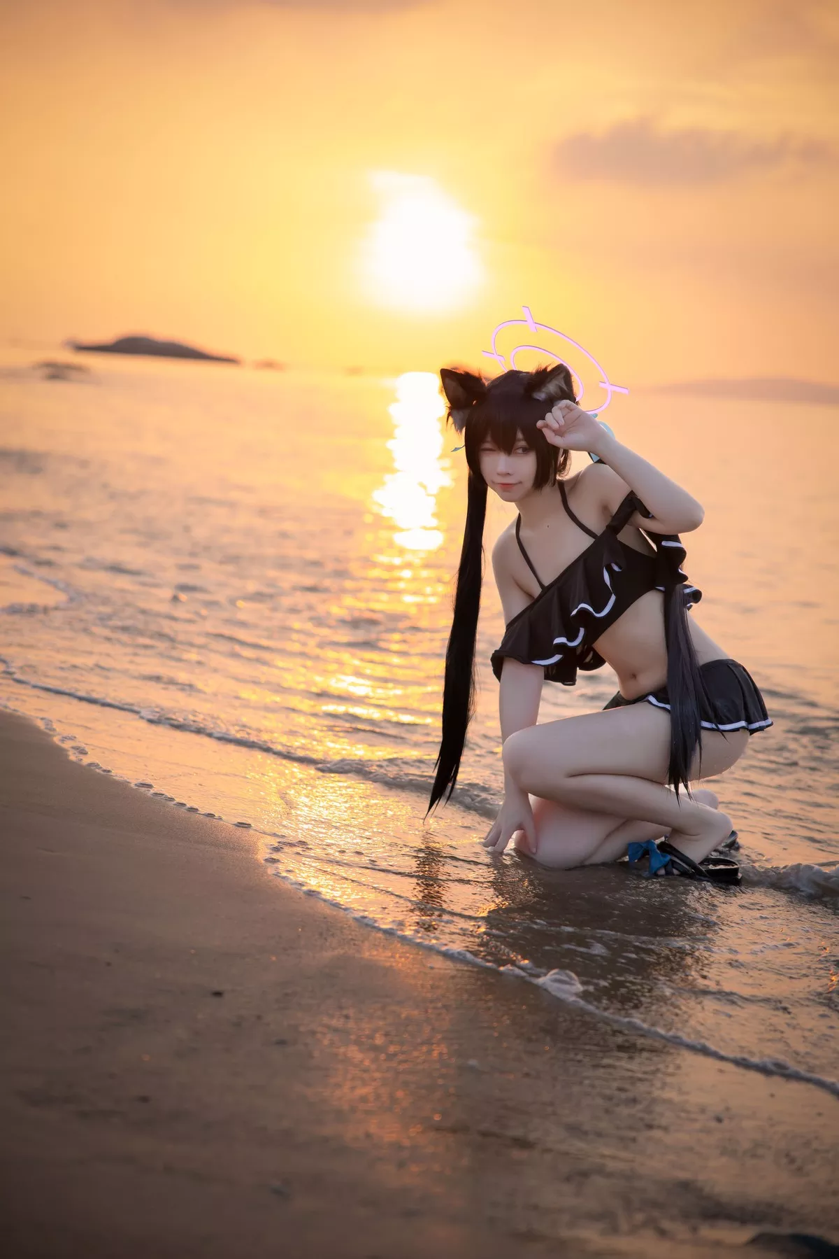佳人Cosplay G44不会受伤 碧蓝档案 黑见芹香 海边泳衣