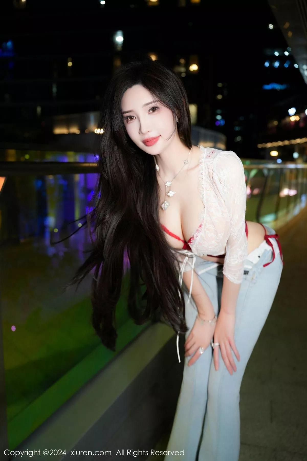 【秀人网XiuRen】 No.8846 美女 Carol周妍希X 风骚 红色内衣 黑丝吊袜 秀理想形体 诱惑写真重组