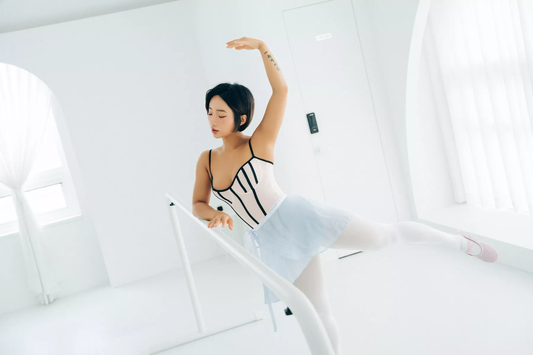 Booty Queen【Loozy 淫惰丫头 高丽美人写真 】 高丽美人写真 Tied Ups 全集修正