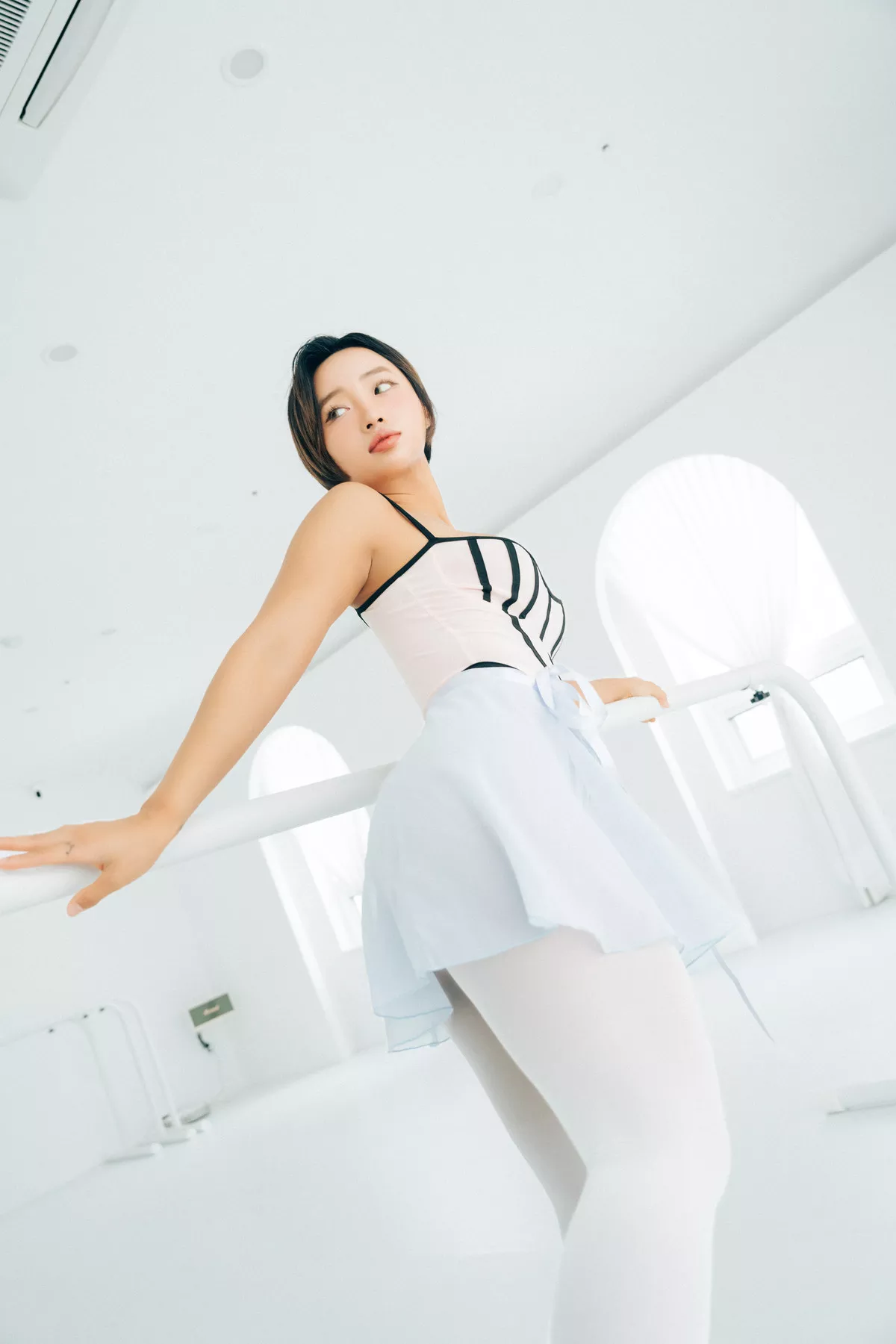 Booty Queen【Loozy 淫惰丫头 高丽美人写真 】 高丽美人写真 Tied Ups 全集修正