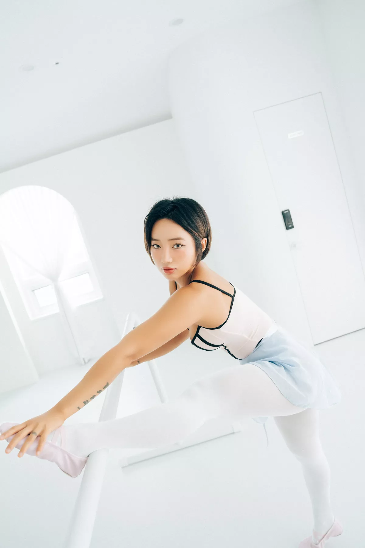 Booty Queen【Loozy 淫惰丫头 高丽美人写真 】 高丽美人写真 Tied Ups 全集修正