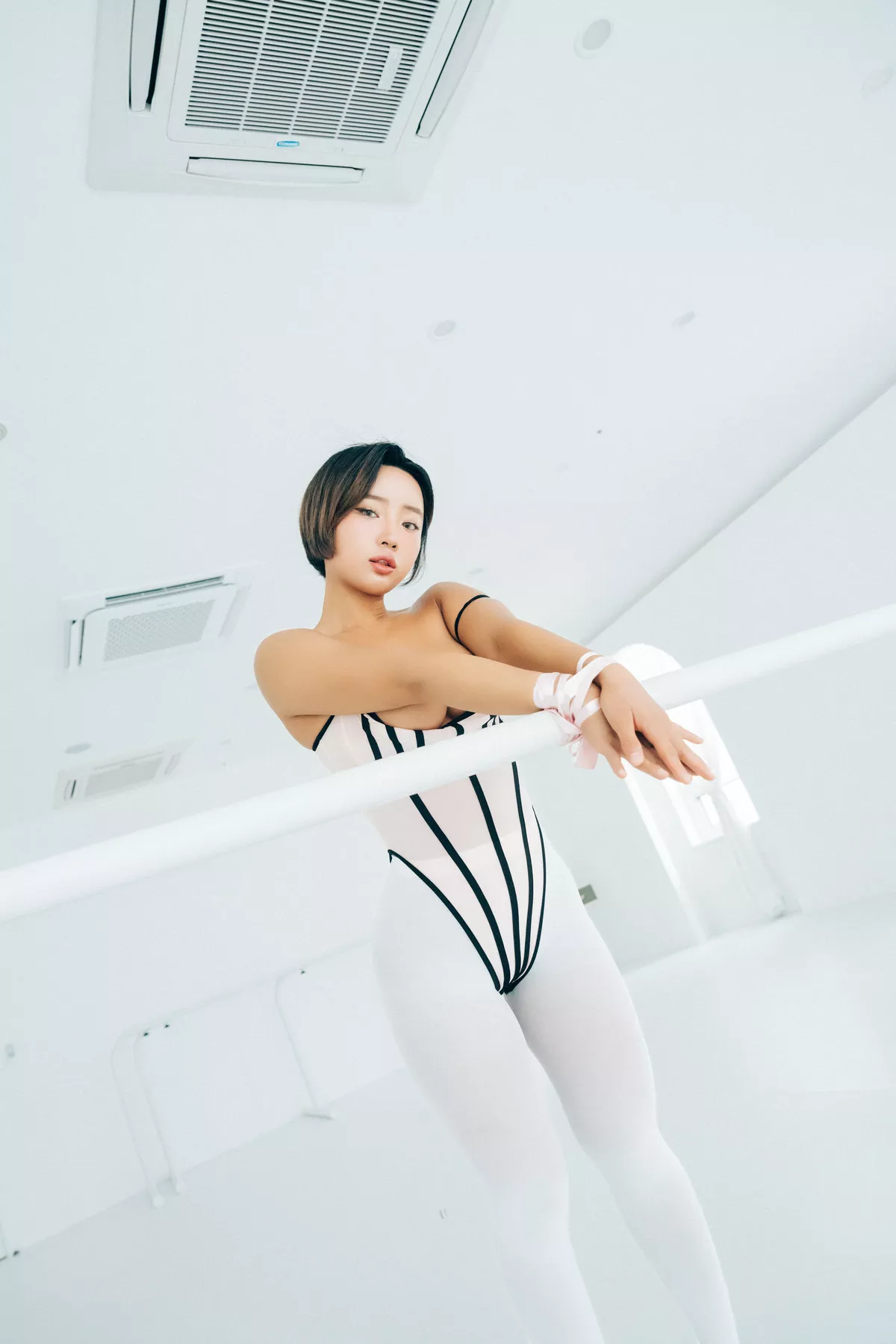 Booty Queen【Loozy 淫惰丫头 高丽美人写真 】 高丽美人写真 Tied Ups 全集修正