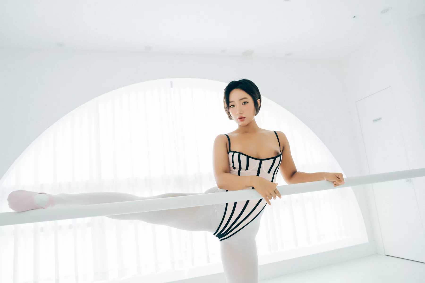 Booty Queen【Loozy 淫惰丫头 高丽美人写真 】 高丽美人写真 Tied Ups 全集修正
