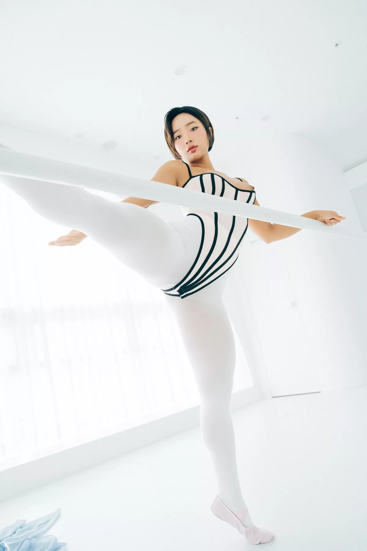 Booty Queen【Loozy 淫惰丫头 高丽美人写真 】 高丽美人写真 Tied Ups 全集修正