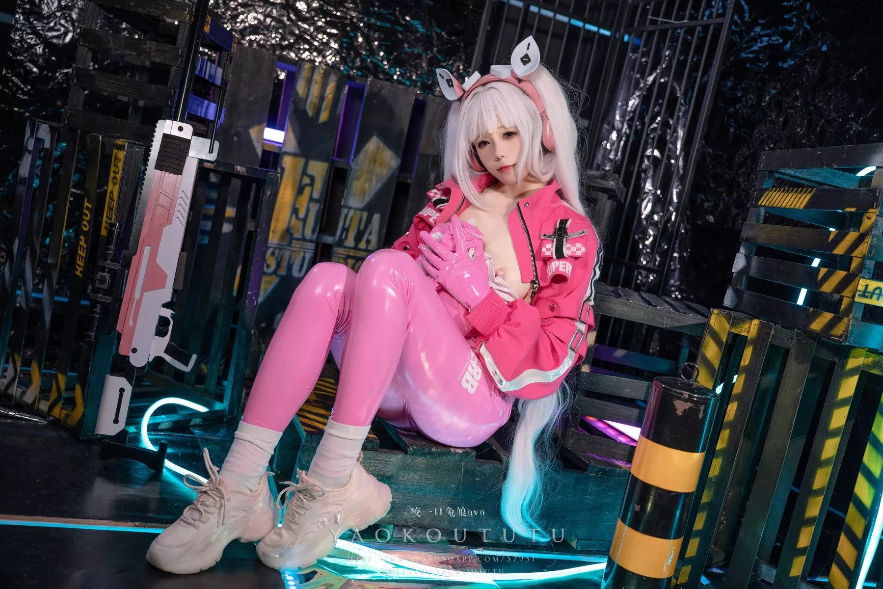 美女Cosplay 撩人私房 黏黏团子兔 NIKKE：爱 丽丝