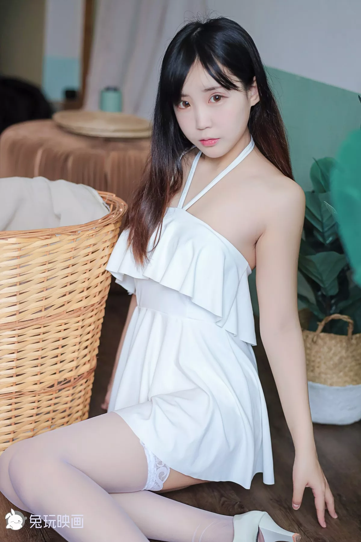 女神Cosplay 迷人私摄 兔玩映画 御子的白裙