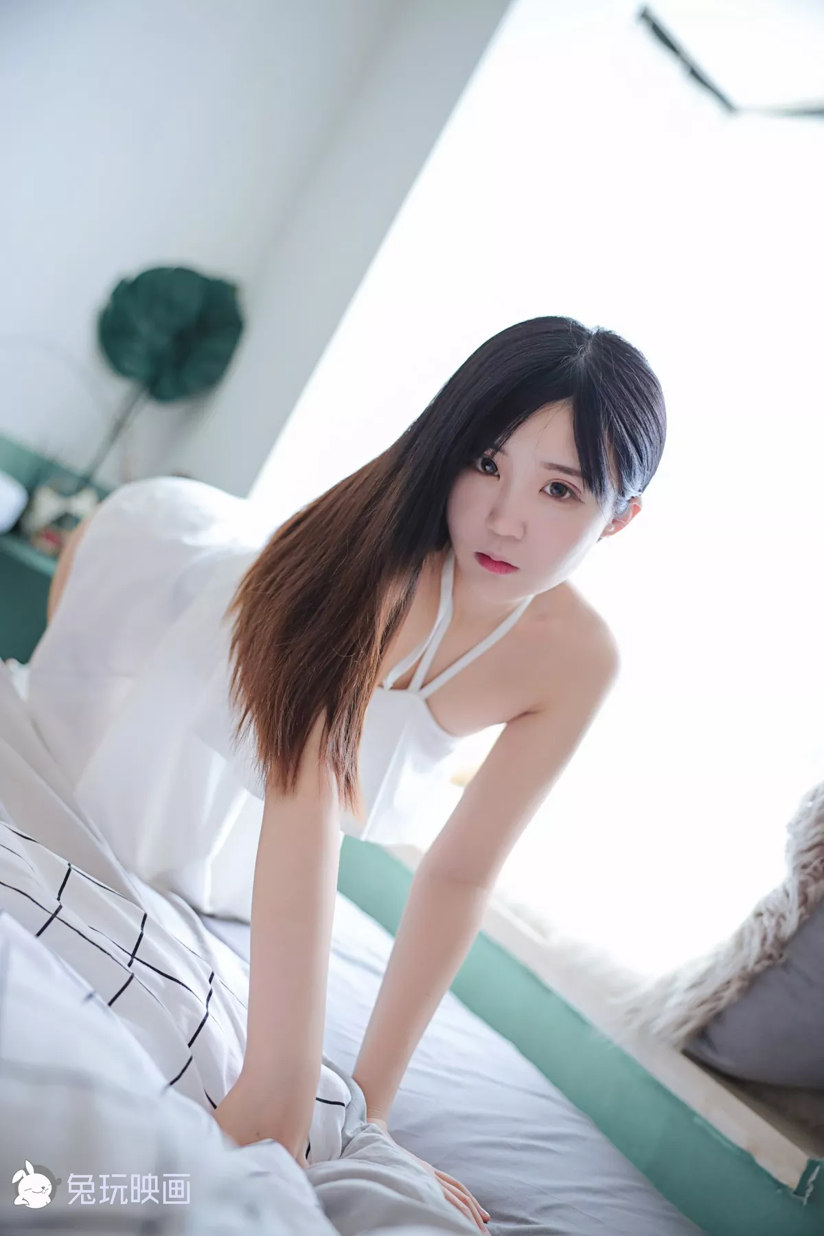 女神Cosplay 迷人私摄 兔玩映画 御子的白裙