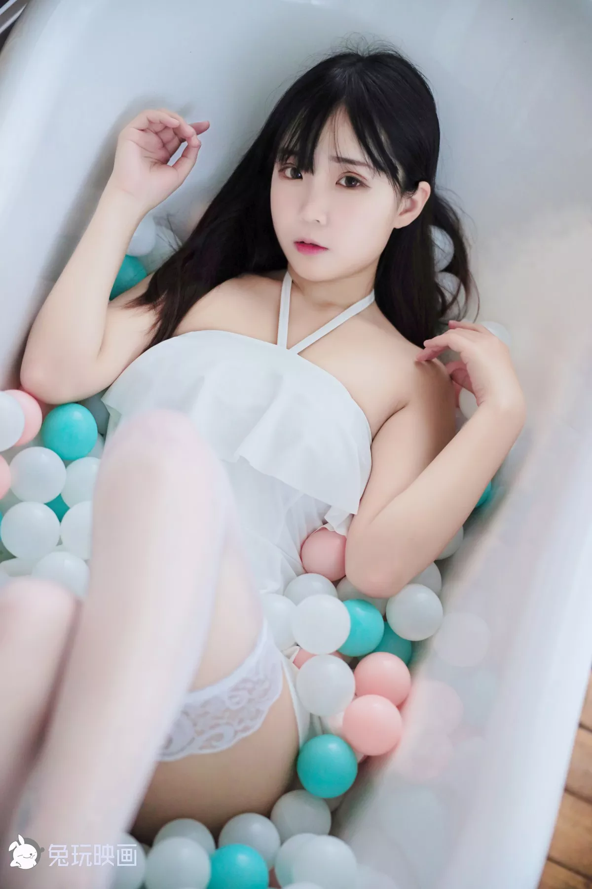 女神Cosplay 迷人私摄 兔玩映画 御子的白裙