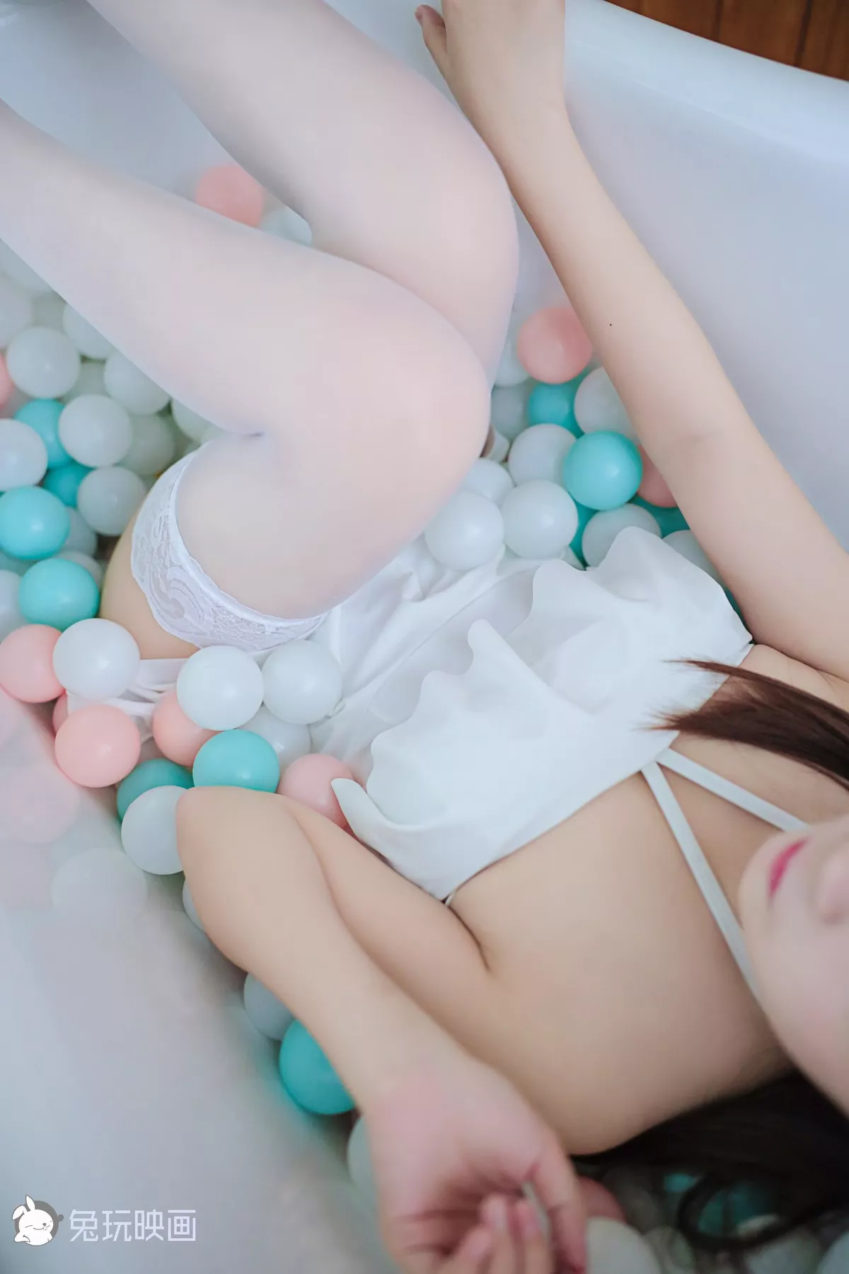 女神Cosplay 迷人私摄 兔玩映画 御子的白裙