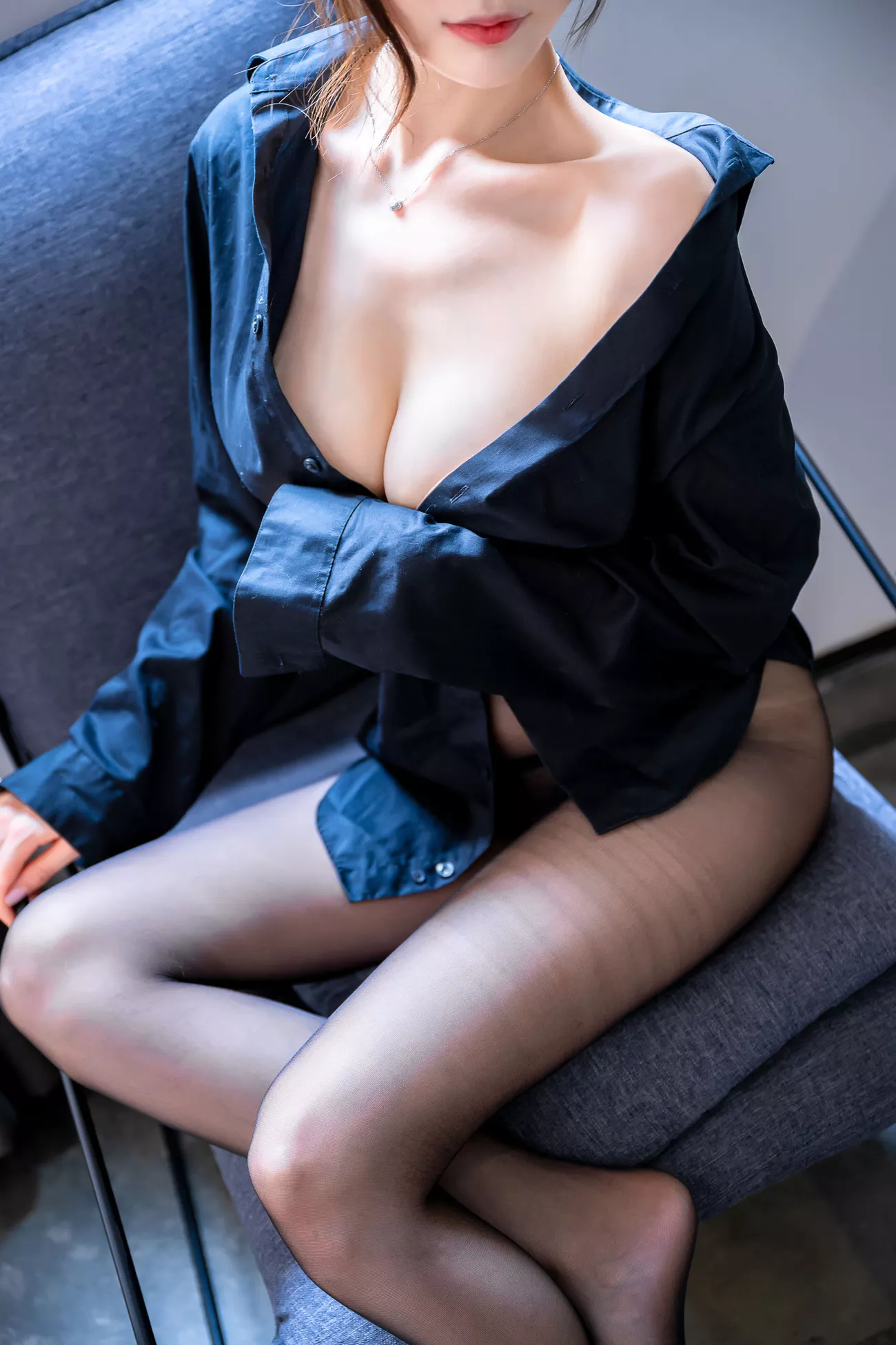 超清 私拍 写真 秋和柯基 《黑色�r衫》
