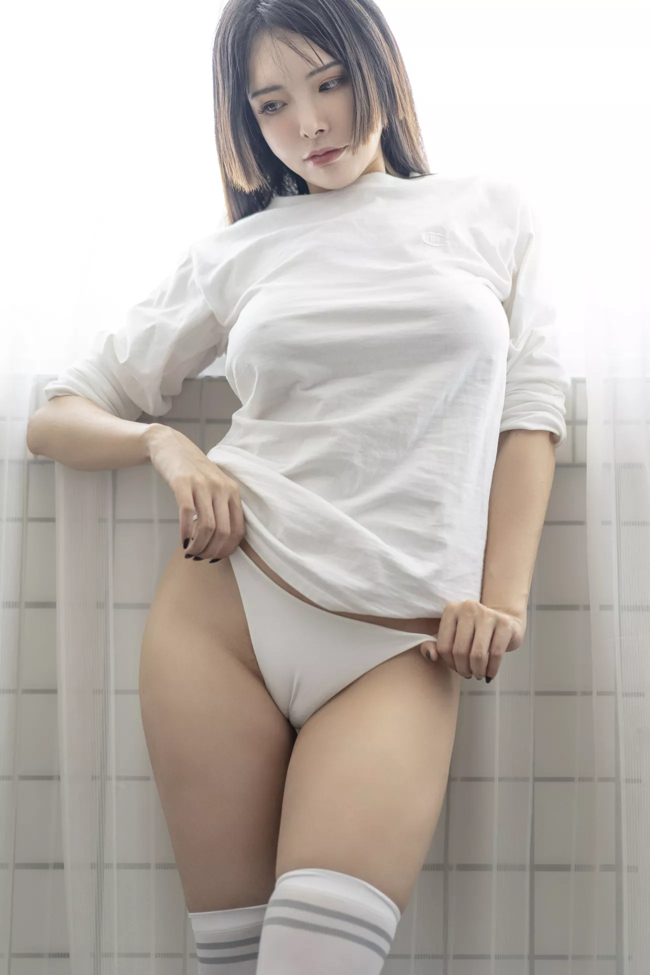 高画质 私摄 艺术图 秋和柯基 《洗衣房的室友姐姐》