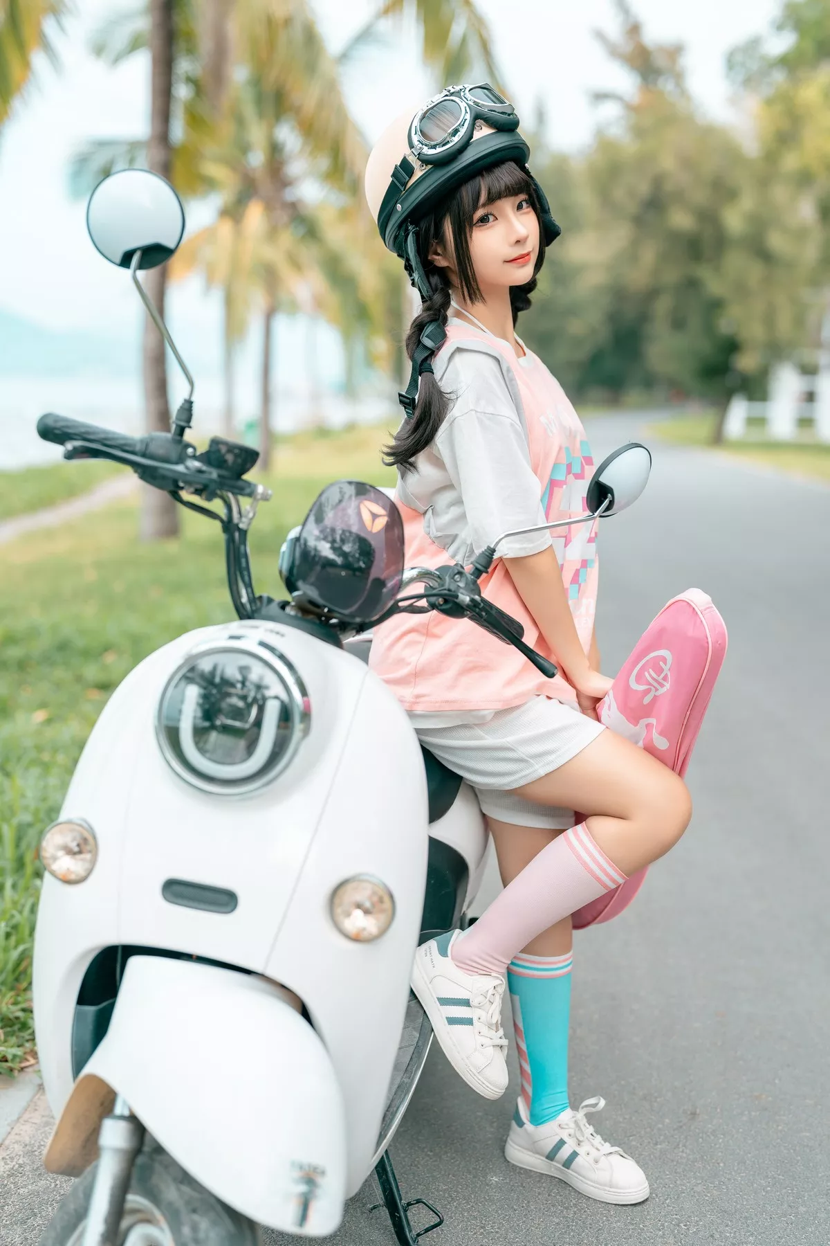 丽人Cosplay 撩人私摄 蠢沫沫 Chunmomo Electric Car 全集修正