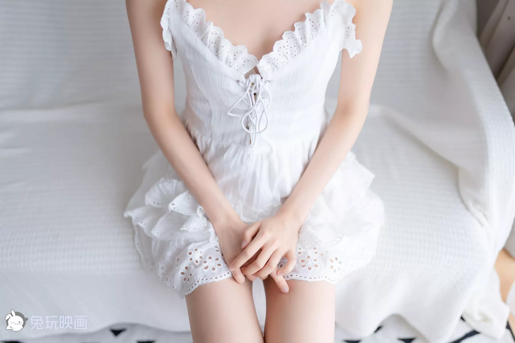 尤物Cosplay 撩人私摄 兔玩映画 白衣丫头
