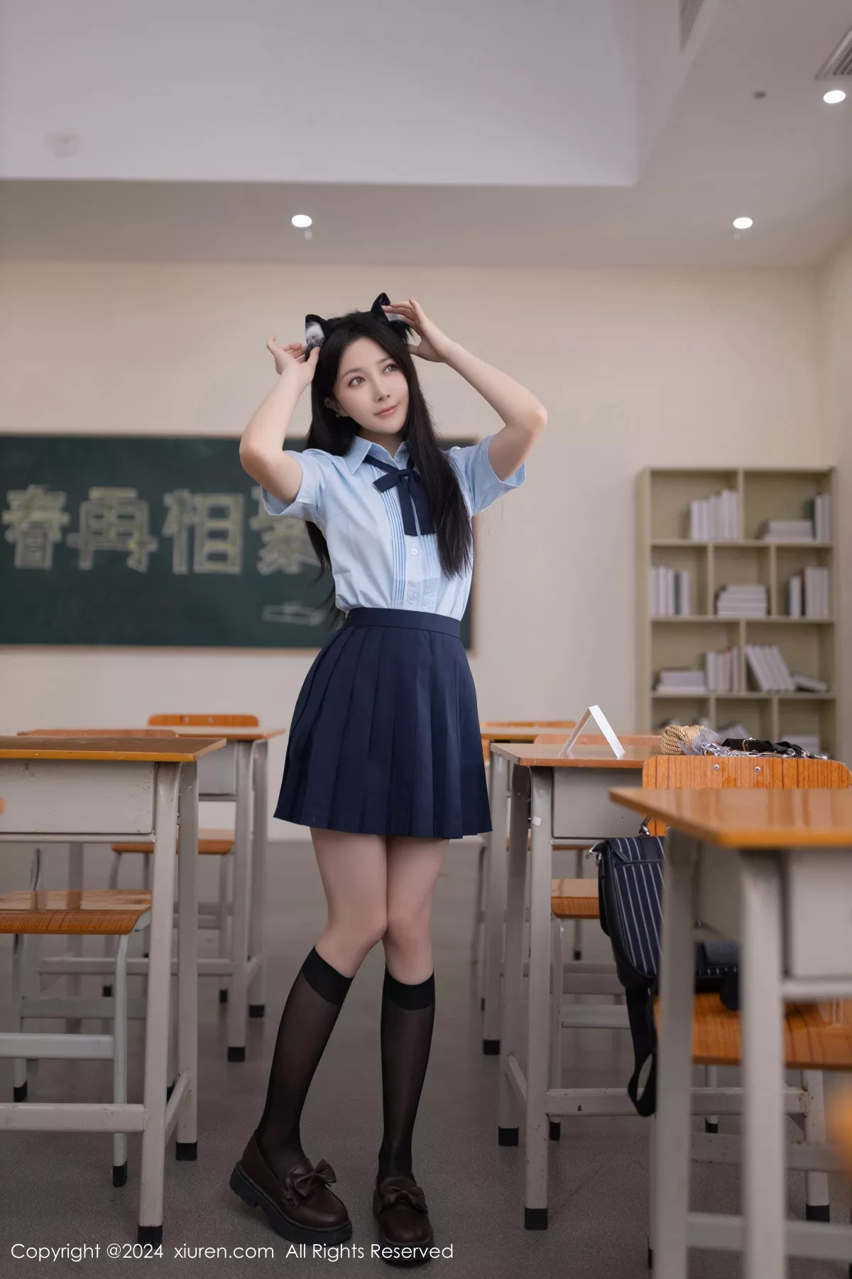 【秀人网XiuRen】 Vol.8854 靓模鱼子酱Fish 教室场景 风采 学生职业套装 黑色丝袜袜 秀柔顺曲线 私拍写真重摄