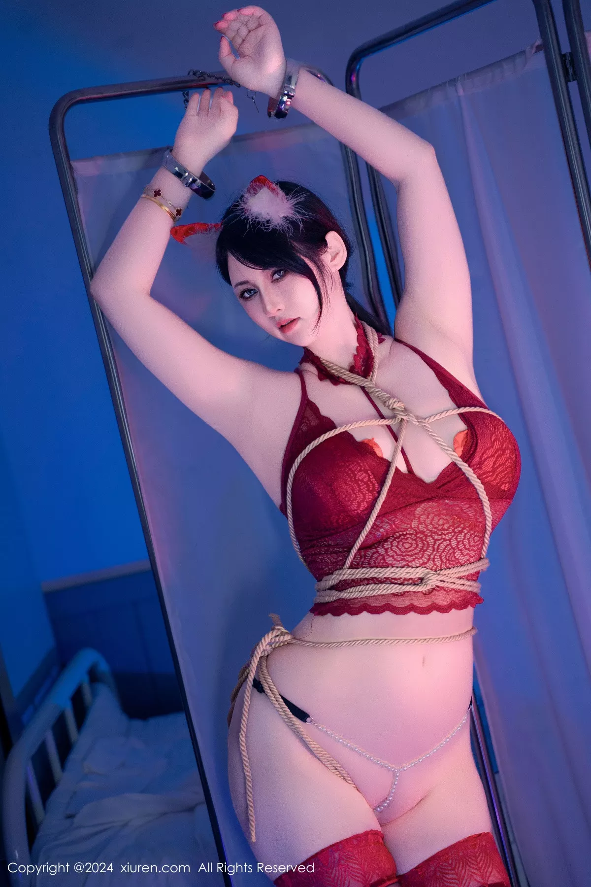 【XiuRen秀人网XiuRen】 Vol.8859 嫩模诗诗kiki 诱人 灰色看护服 红色 蕾丝内衣 秀充盈身材 着迷私摄精摄