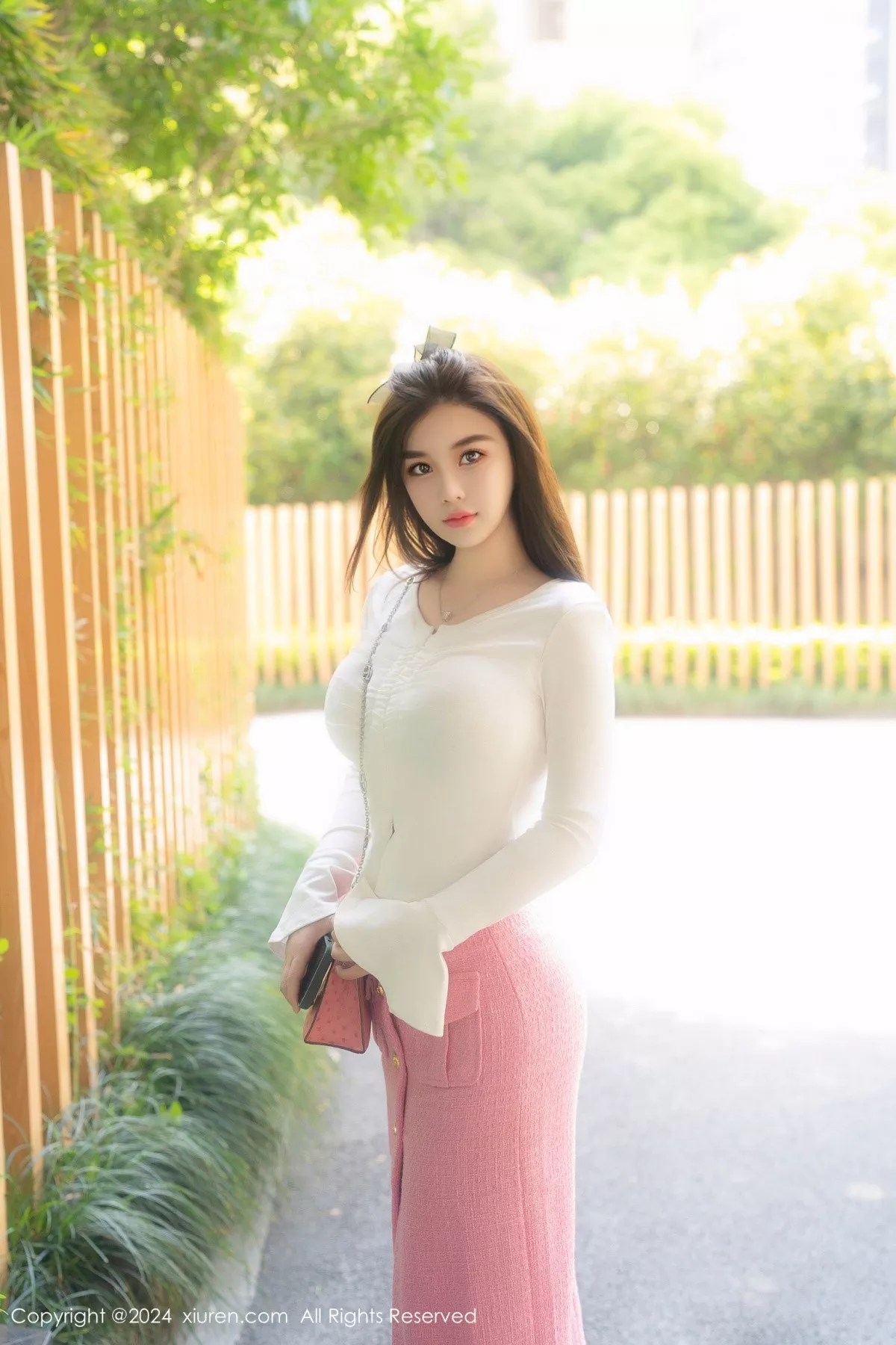 【秀人XiuRen网XiuRen】 Vol.8872 嫩模周jojobaby 撩人 粉色 性趣内衣 粉色网袜 秀完美形体 着迷性趣重购