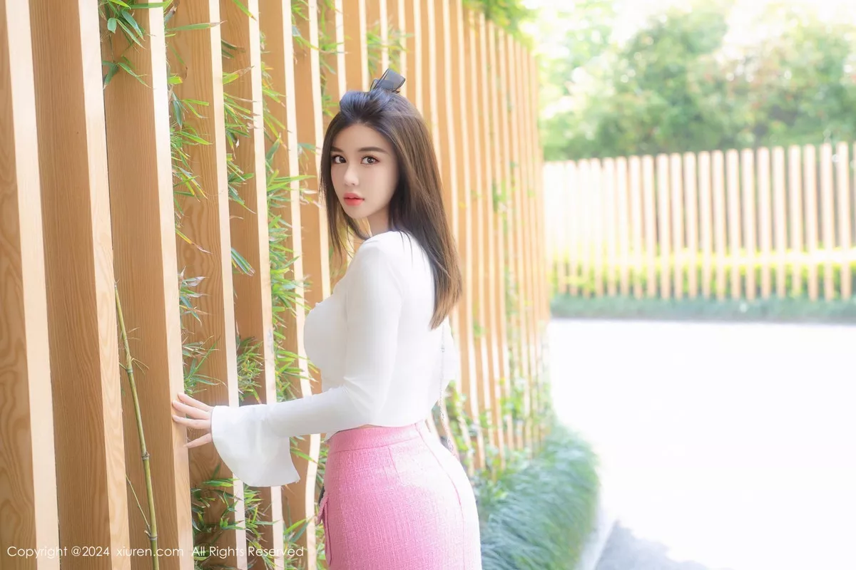 【秀人XiuRen网XiuRen】 Vol.8872 嫩模周jojobaby 撩人 粉色 性趣内衣 粉色网袜 秀完美形体 着迷性趣重购