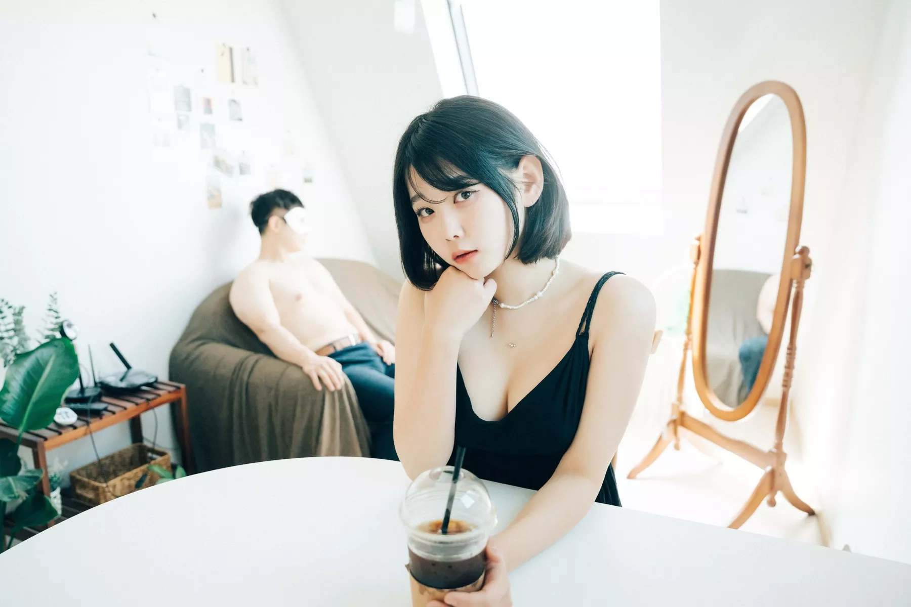 ZIA.Kwon【Loozy 淫惰萝莉 高丽女神摄影 】 高丽女神摄影 With Delivery Man 全集修正