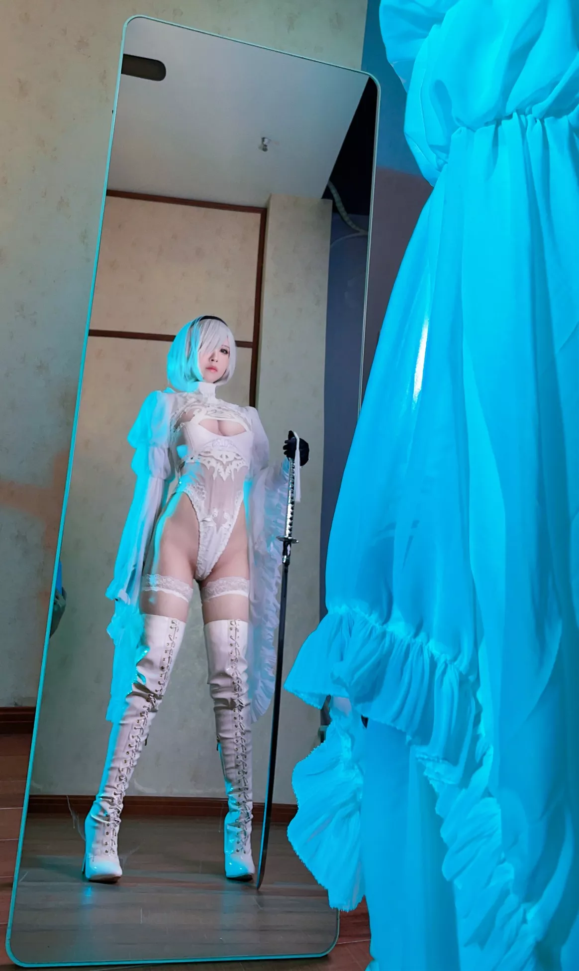 佳人Cosplay 风骚私拍 半半子 Automata二号B型 白い