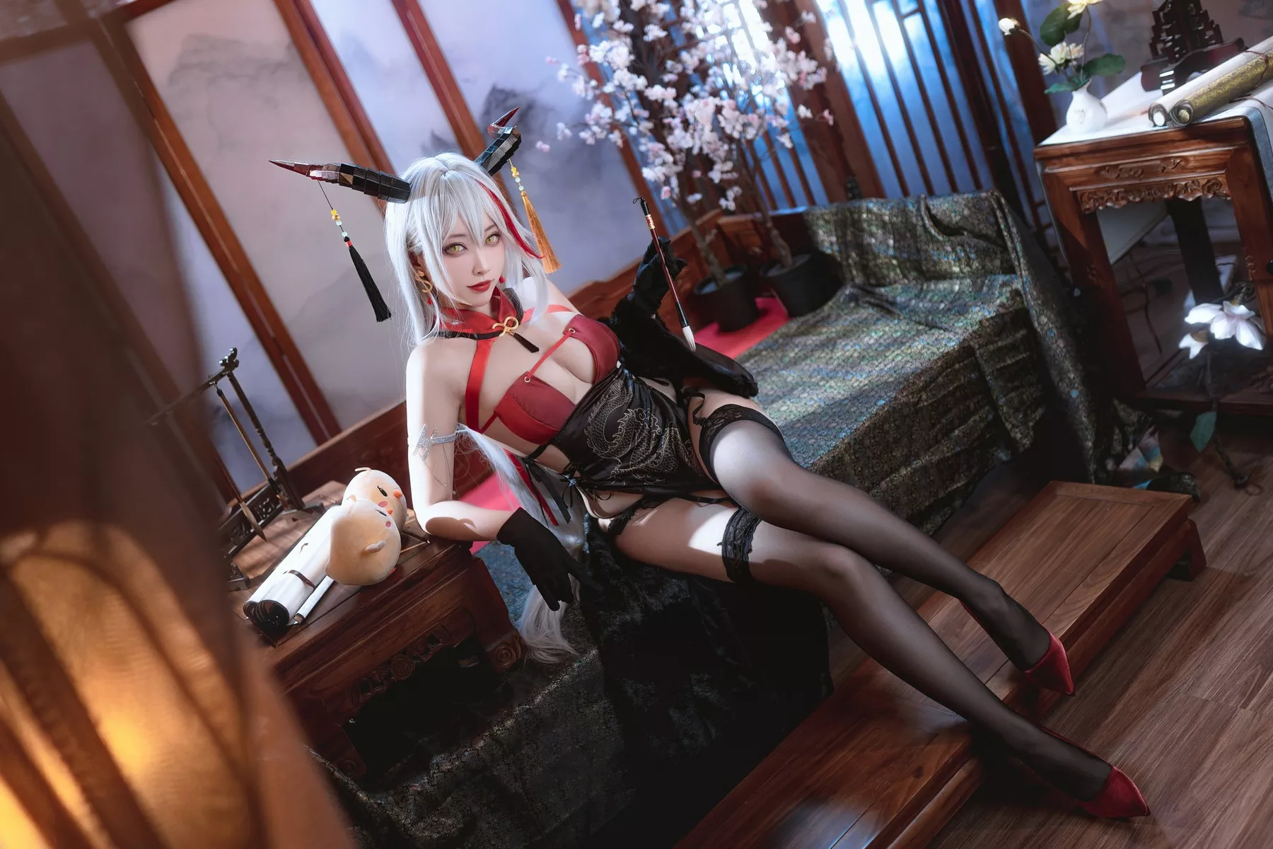 佳人Cosplay 诱人密拍 宫本�@ 埃吉尔旗袍