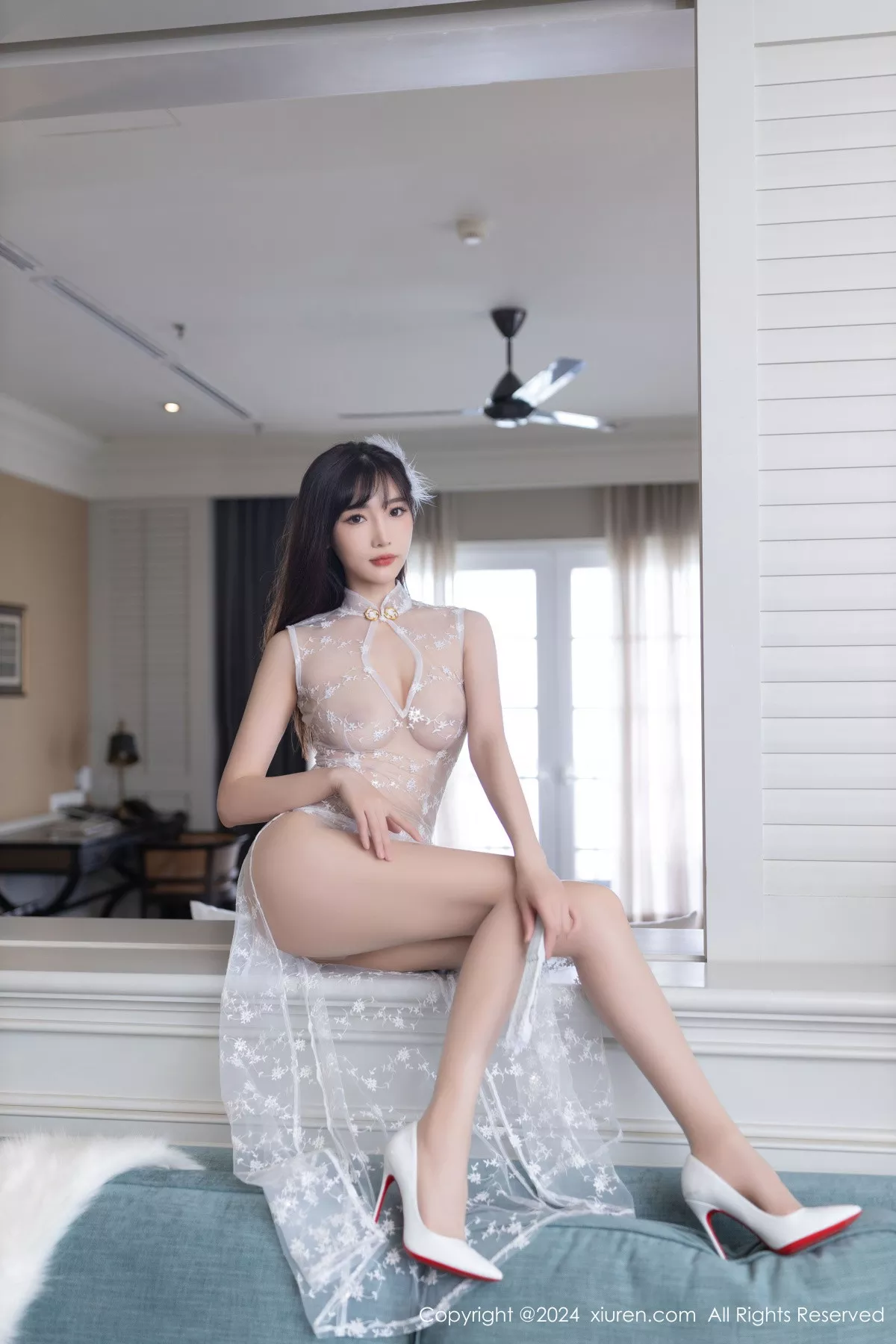【秀人网XiuRen】 Vol.8880 靓模陆萱萱 迷人 白色 透穿旗袍 轻透肉丝 秀惹火体态 撩人密拍艺术图精摄