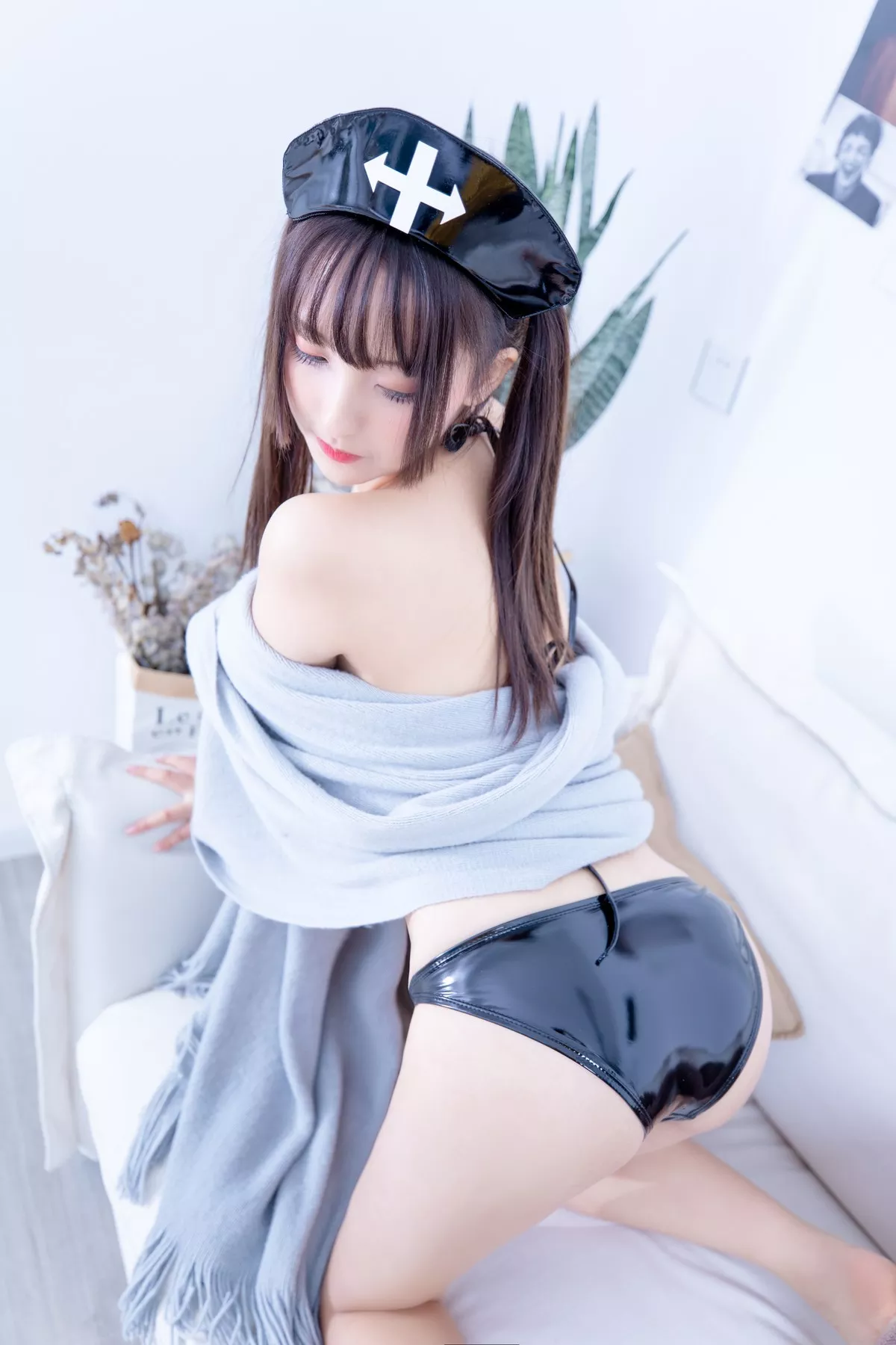 佳人Cosplay 神乐坂真冬 电子相册 暗黑护理《空气なし》