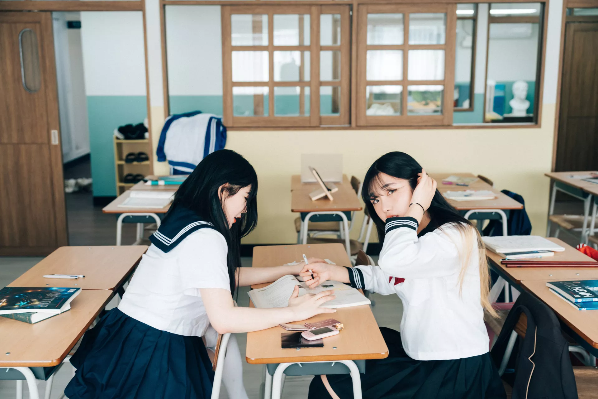 ZIA.Kwon Sonson 【Loozy 淫惰女生 高丽丽人影像 】 高丽丽人影像 Bitch Academy Hard 全集修正