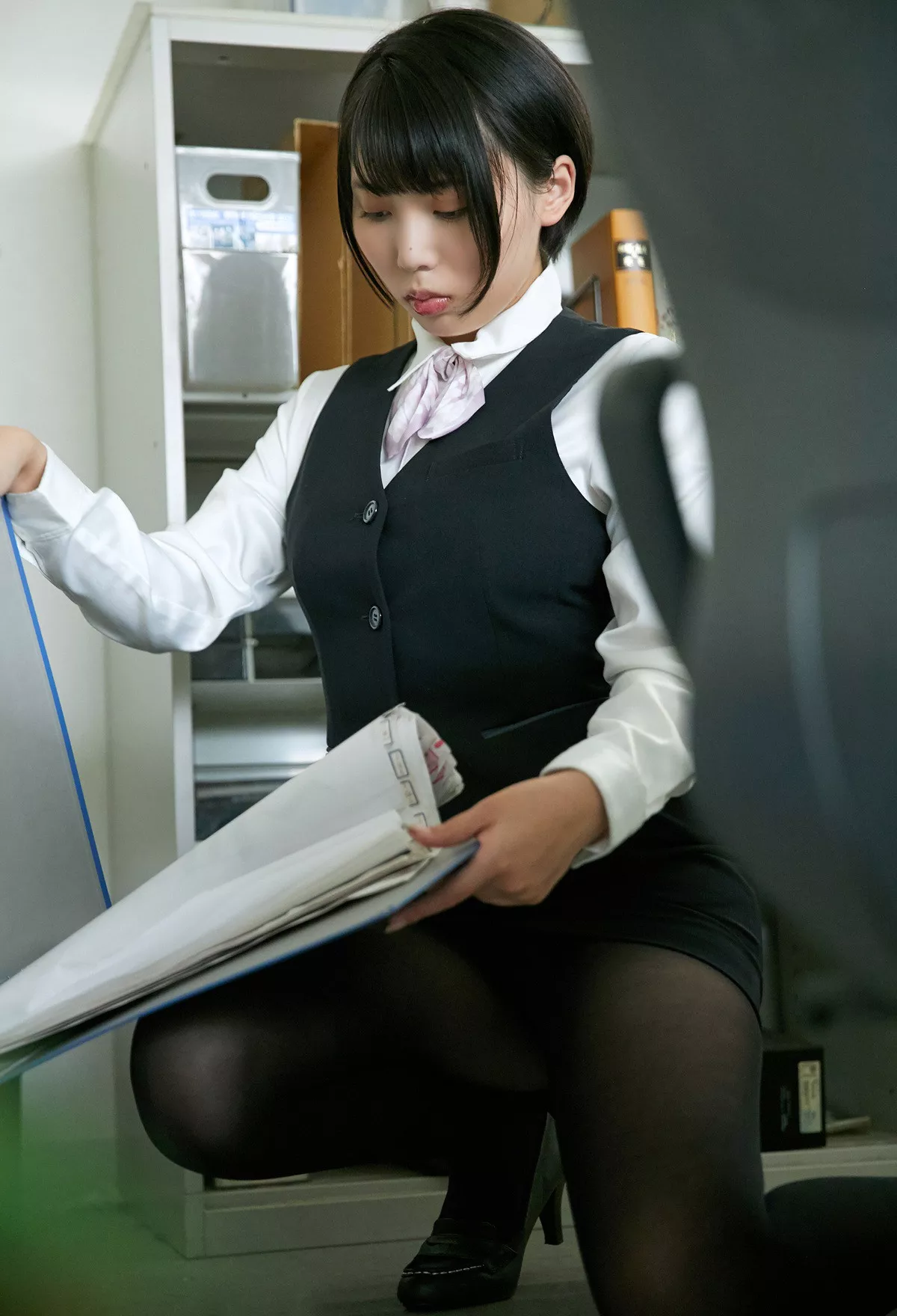 Kaoru Yasui 安位�`摄影集 「新入社�Tの安位さん」