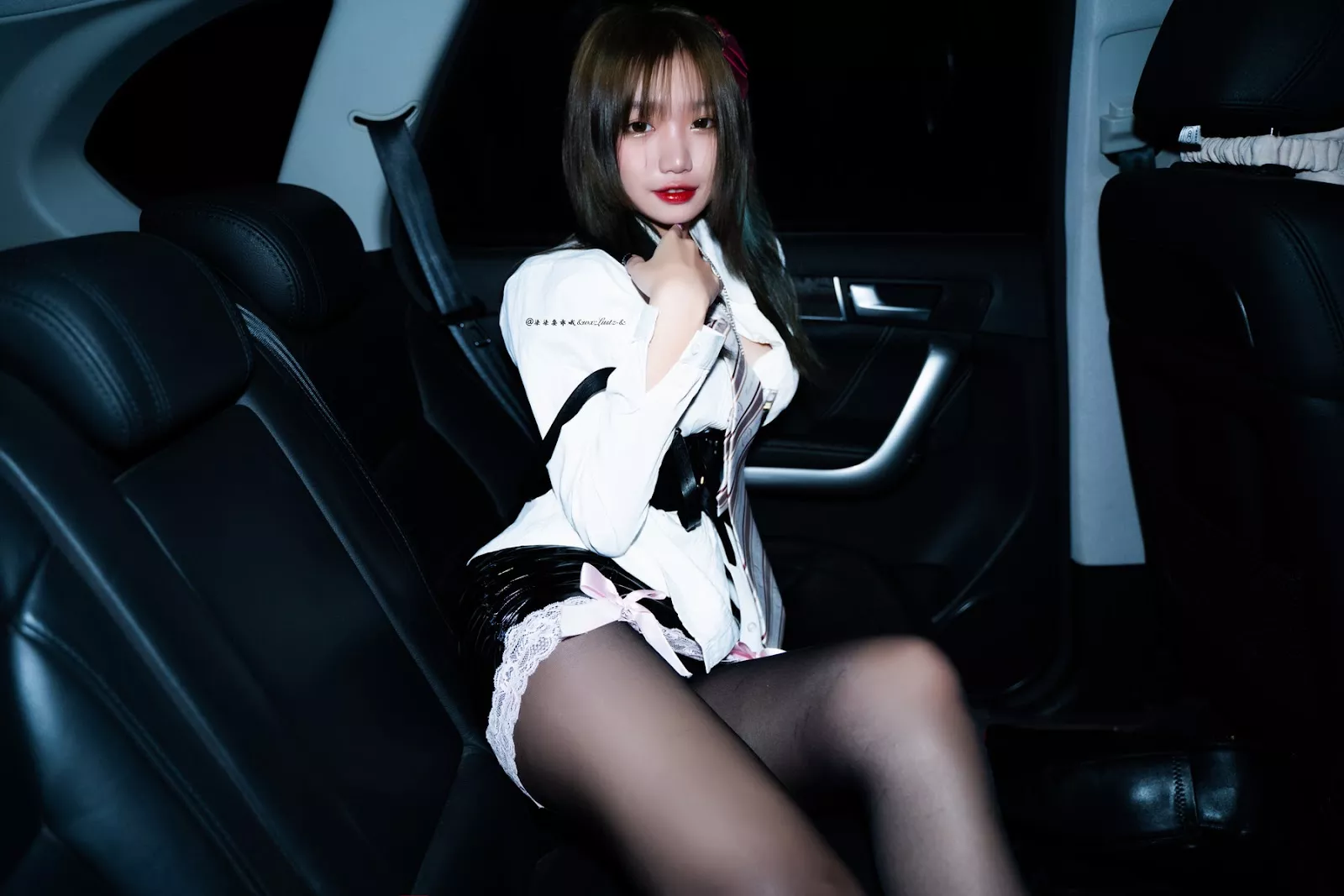尤物Cosplay 妩媚私拍 柒柒要乖哦 车内1
