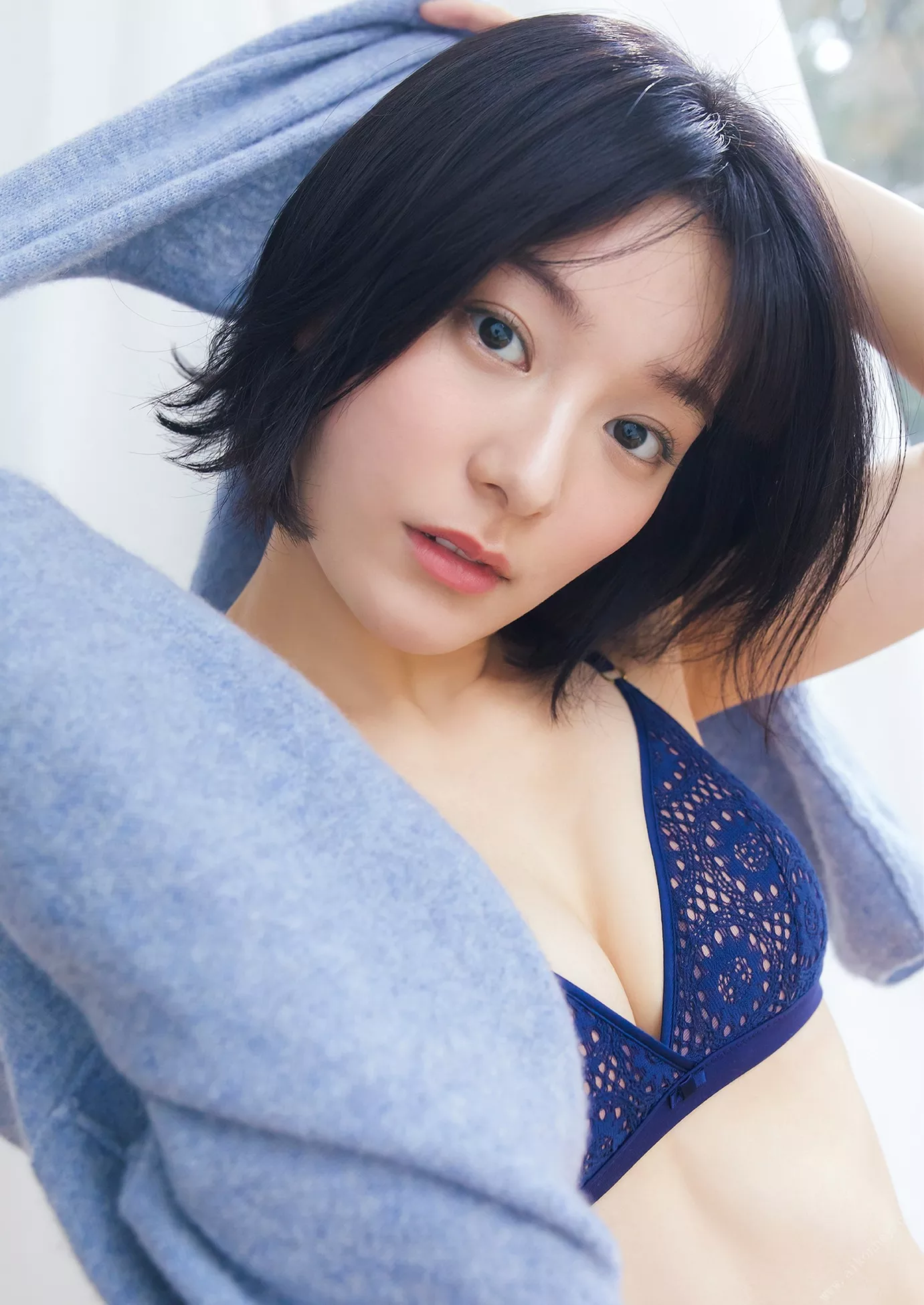 Momo ko Arata 新田 桃子 限定 YJ Photo Book 「New Age」 全集修正