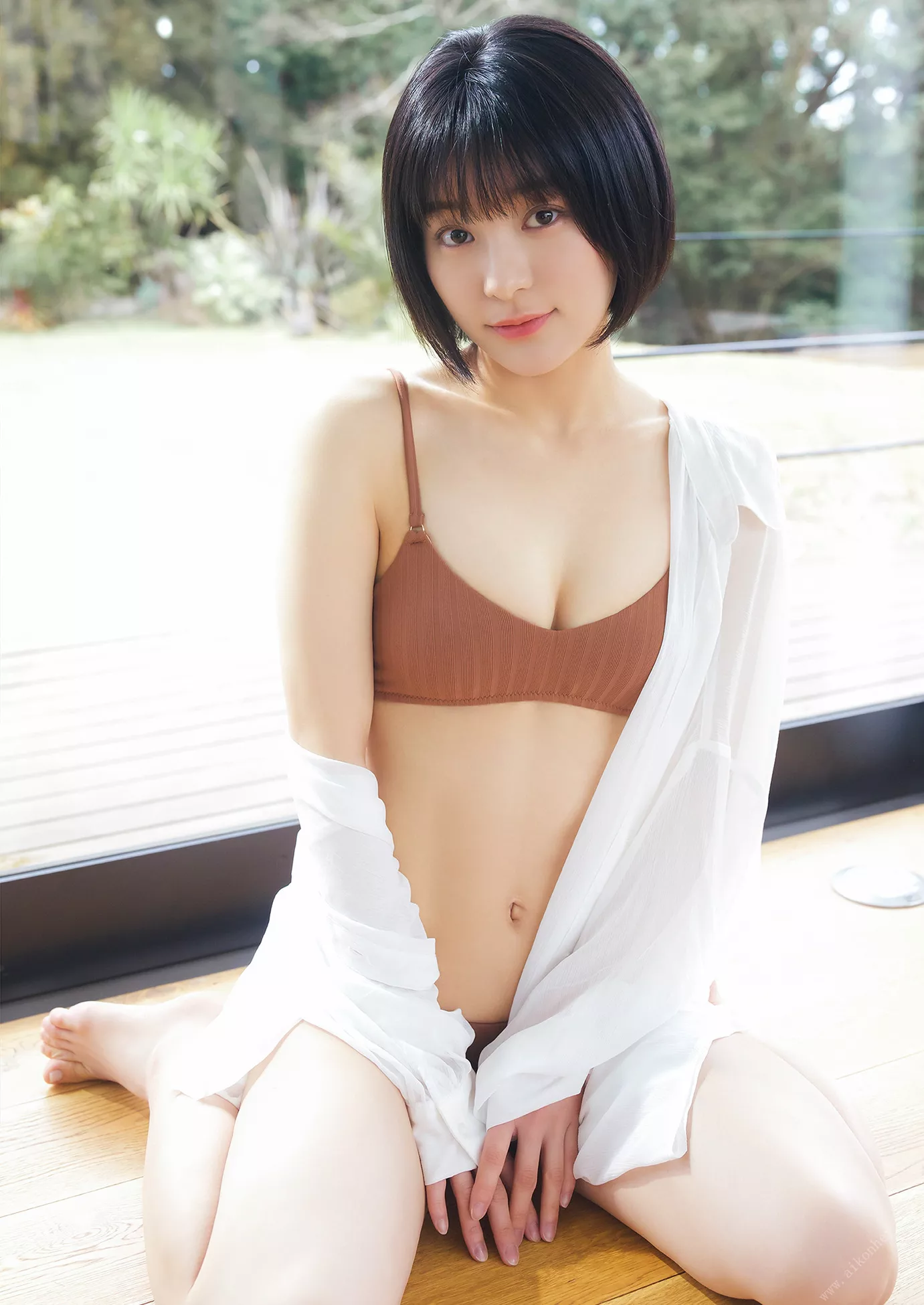 Momo ko Arata 新田 桃子 限定 YJ Photo Book 「New Age」 全集修正