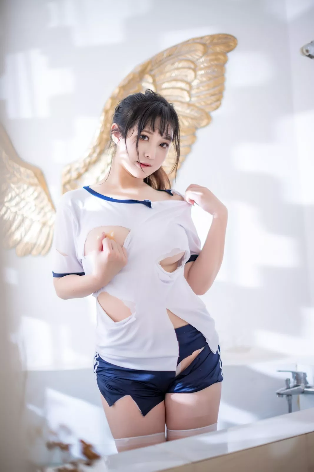 尤物Cosplay 奇行家狗崽 浴场的体操服