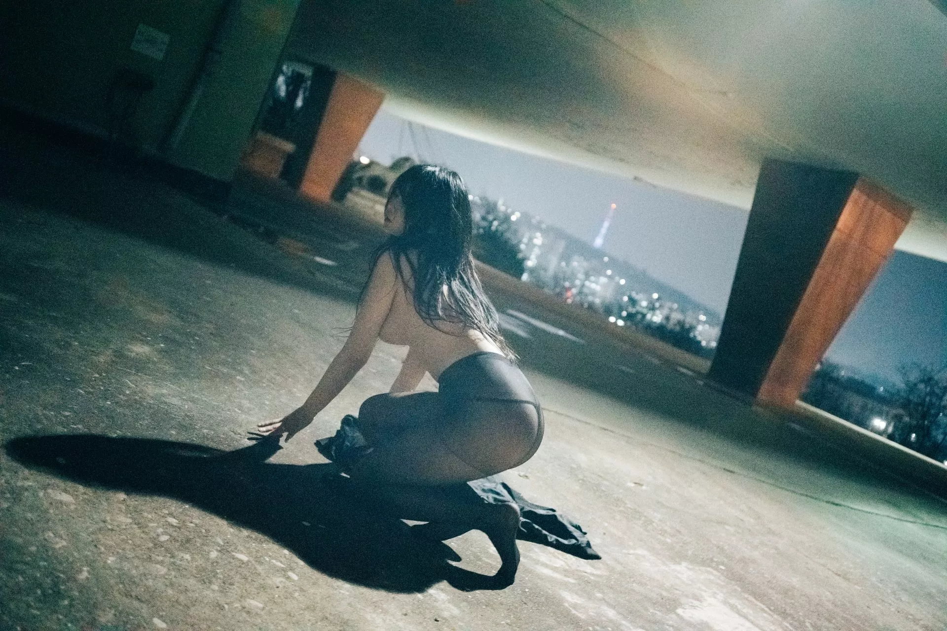 ZIA.Kwon【Loozy 淫惰正妹 高丽美女艺术图 】 高丽美女艺术图 XXX At Night Road 全集修正