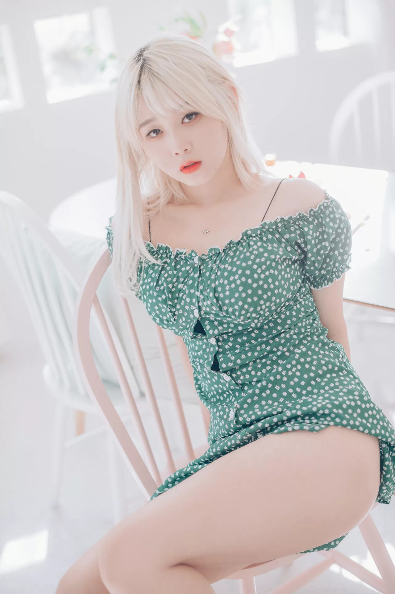 尤物Cosplay 迷人私拍 �@桃喵 盛夏职业装