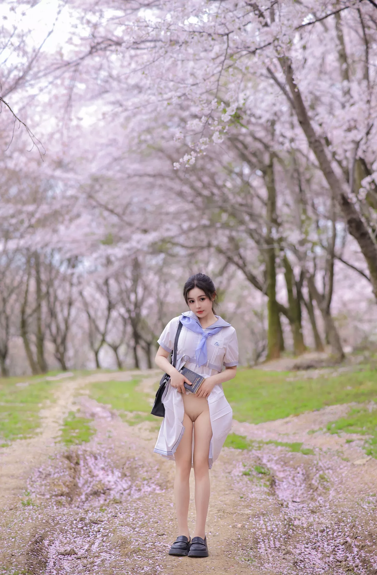 高清写真套图 桃暖酱 《上学路上》
